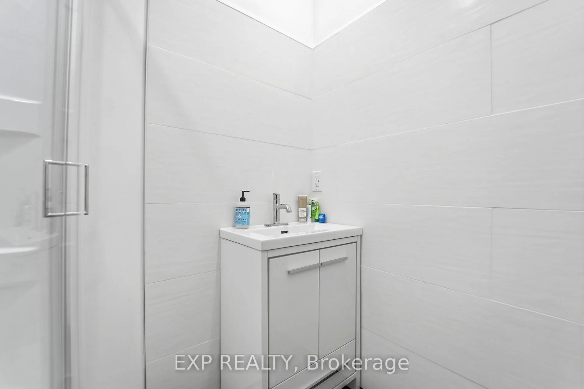 Photo 16 of 15 Avenue Place, Welland, Welland Downtown — HOMEH