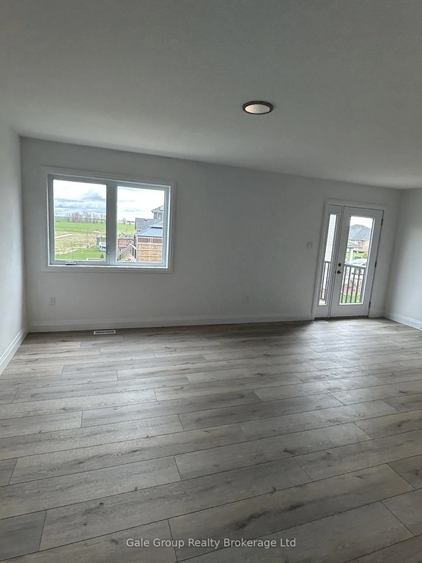 Photo 5 of Unit Main/Upper, 182-7 Bridge Crescent, Minto — HOMEH