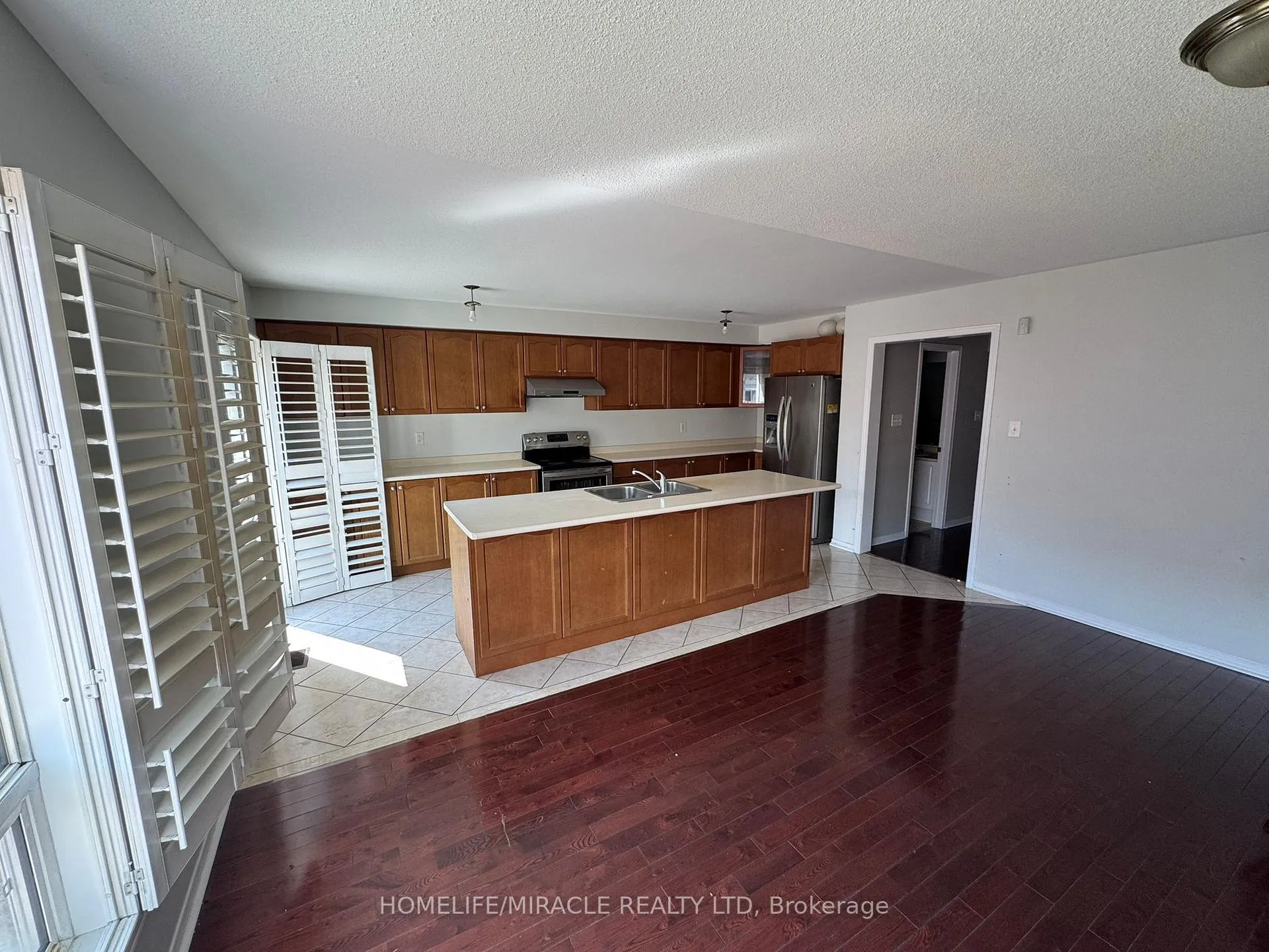 Photo 3 of 95 Sleightholme Crescent, Brampton, Bram East — HOMEH