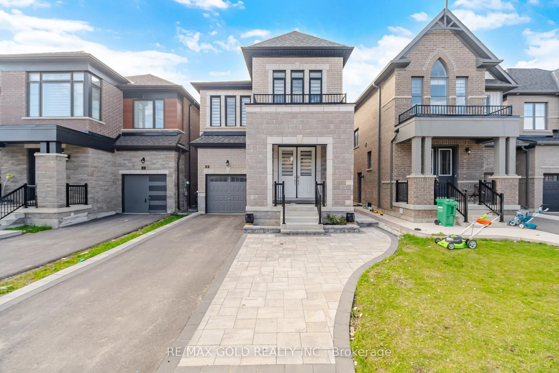 Photo 1 of 28 Calabria Drive, Caledon, Rural Caledon — HOMEH