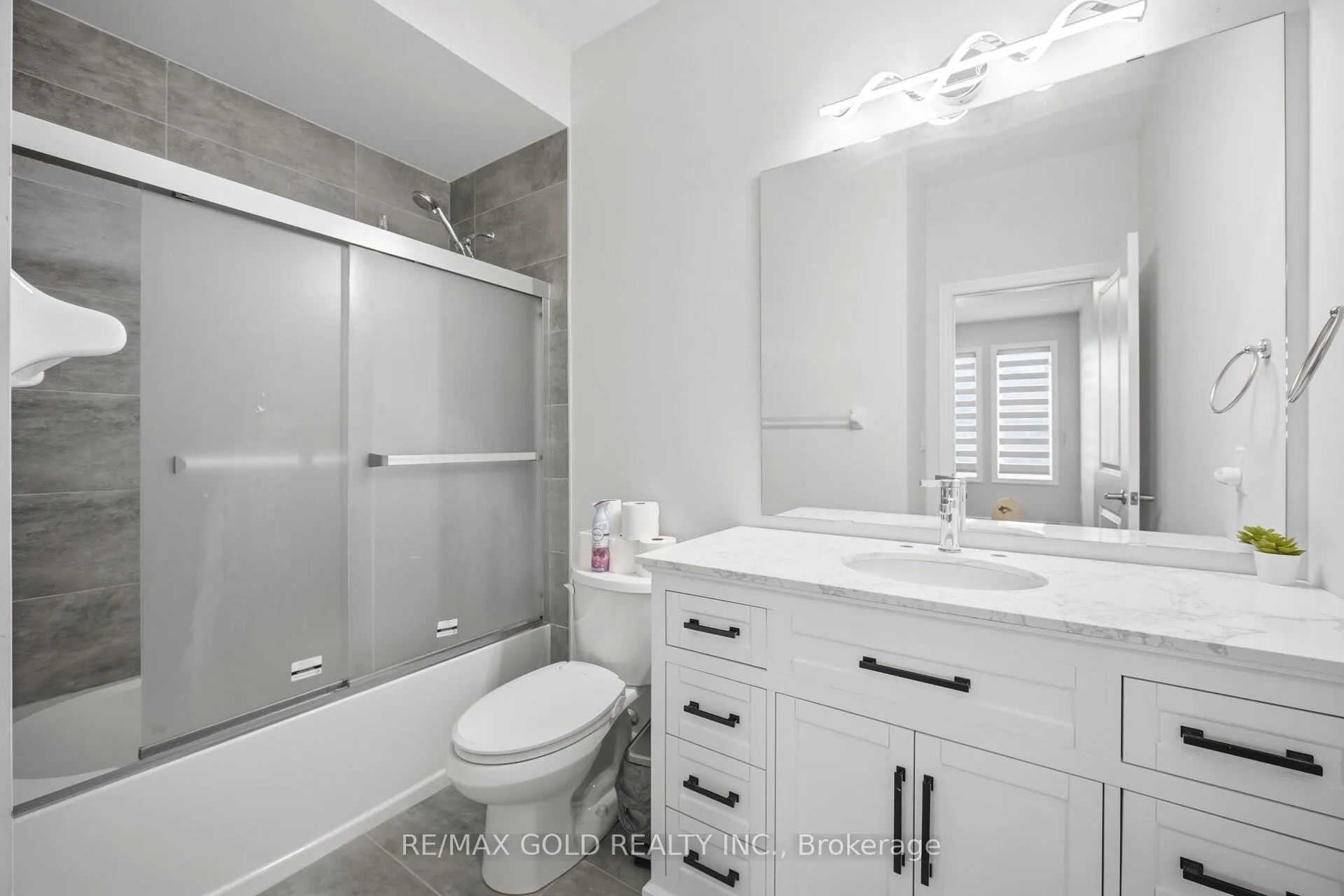 Photo 18 of 28 Calabria Drive, Caledon, Rural Caledon — HOMEH
