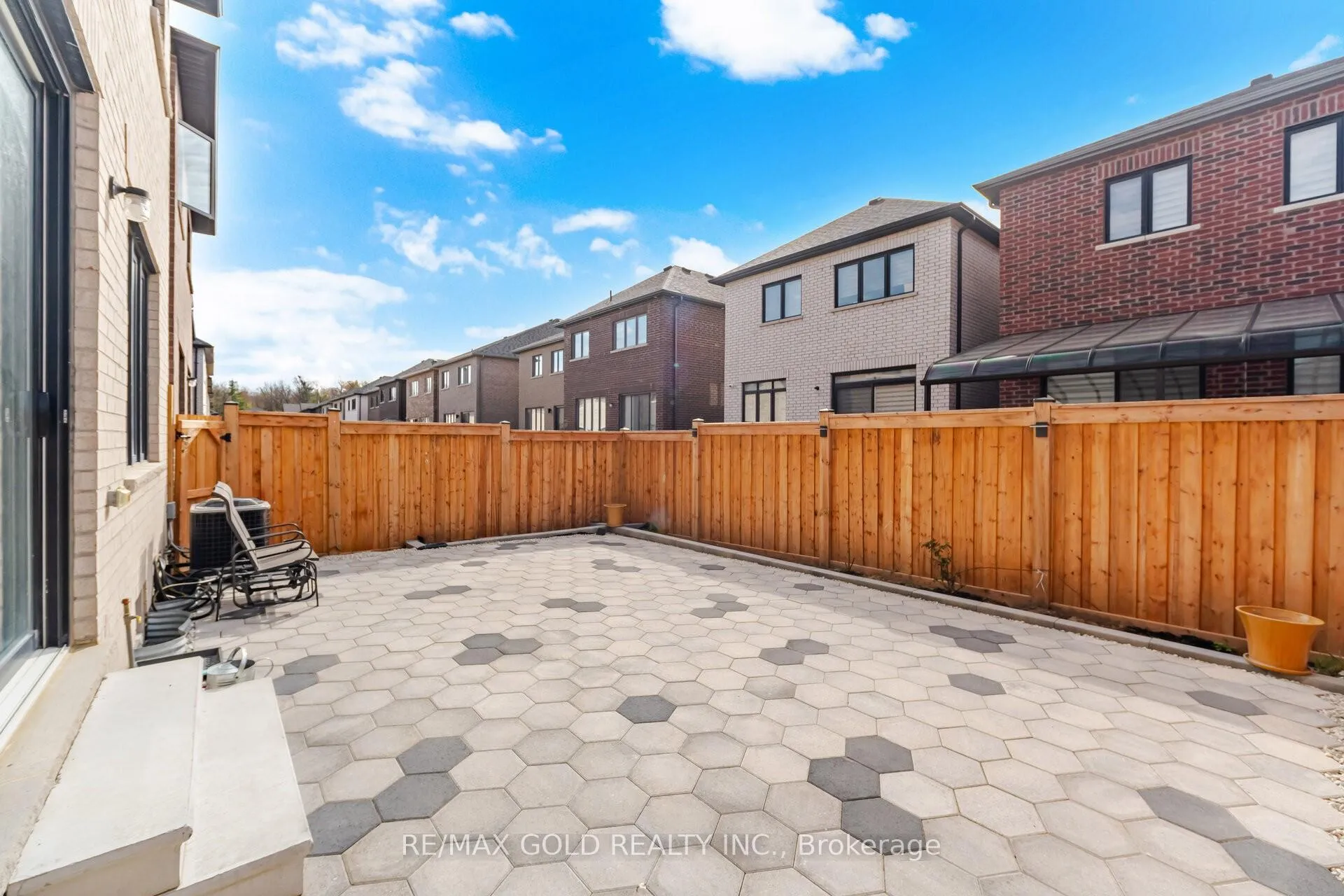 Photo 23 of 28 Calabria Drive, Caledon, Rural Caledon — HOMEH