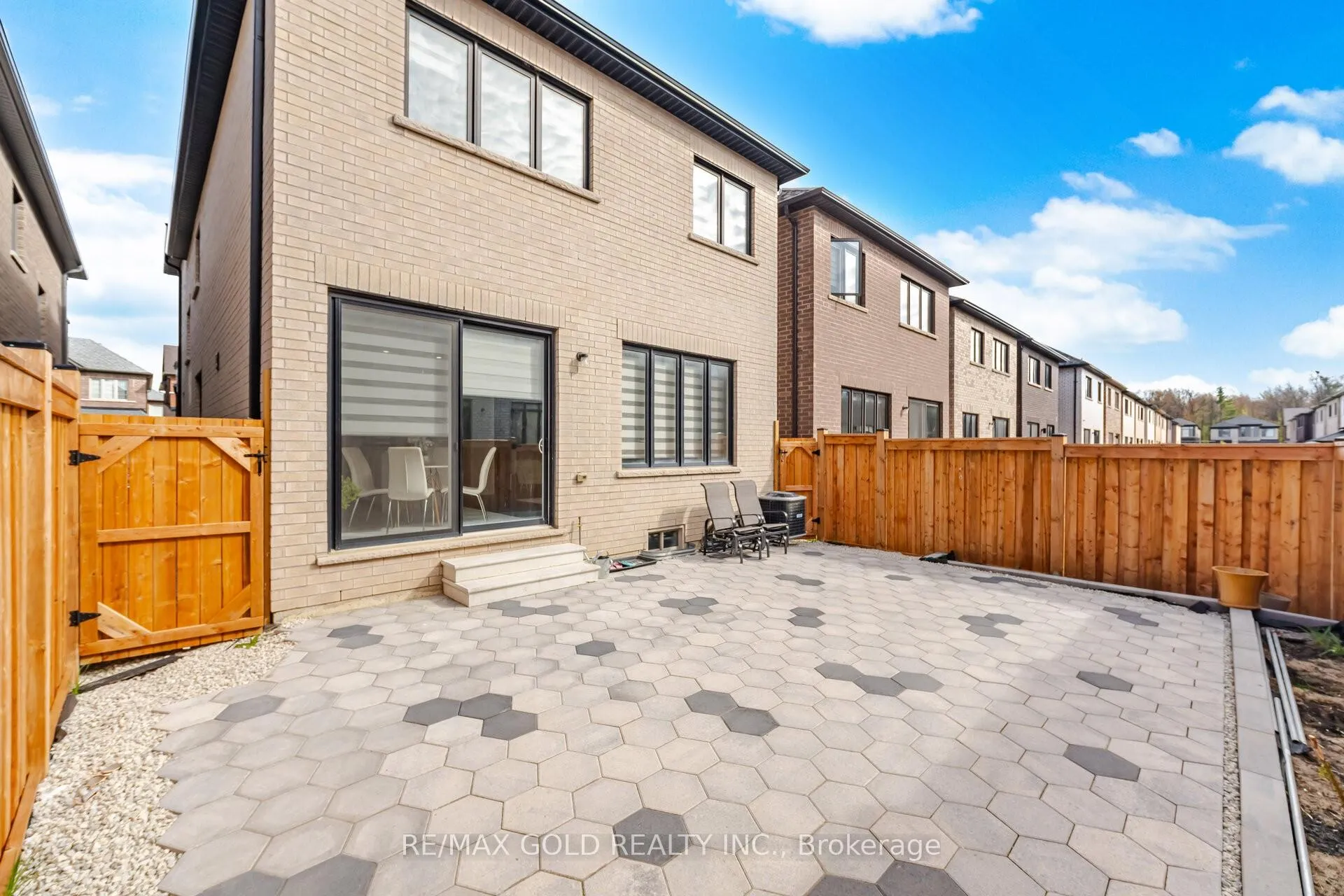 Photo 24 of 28 Calabria Drive, Caledon, Rural Caledon — HOMEH