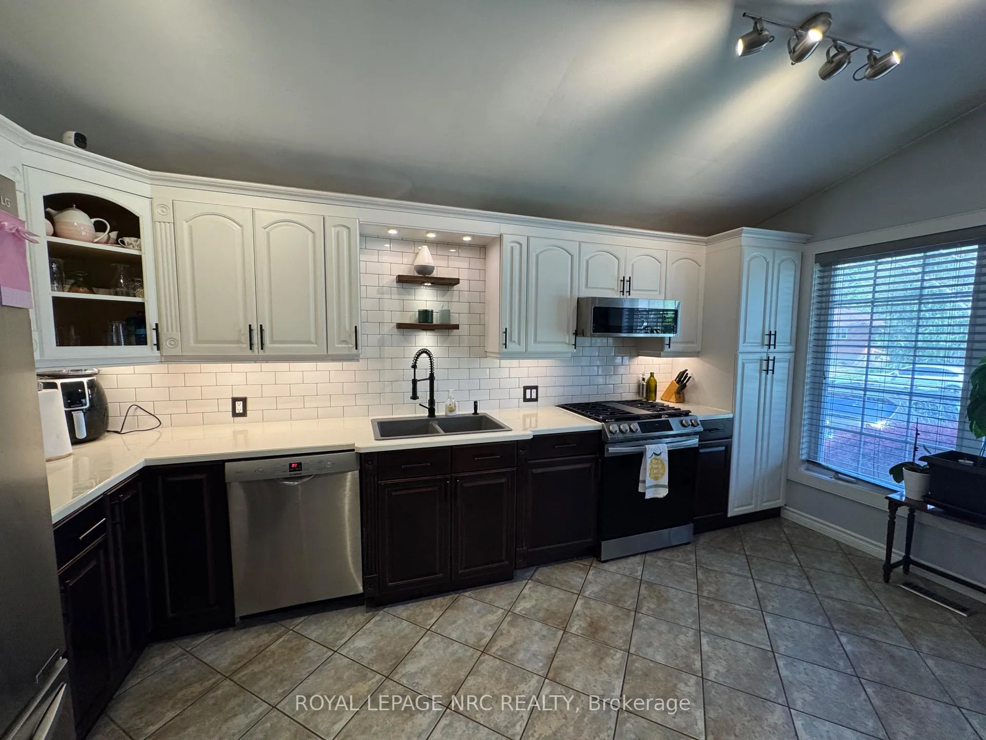 Photo 2 of 3 Clearview Heights, St. Catharines, Burleigh Hill — HOMEH