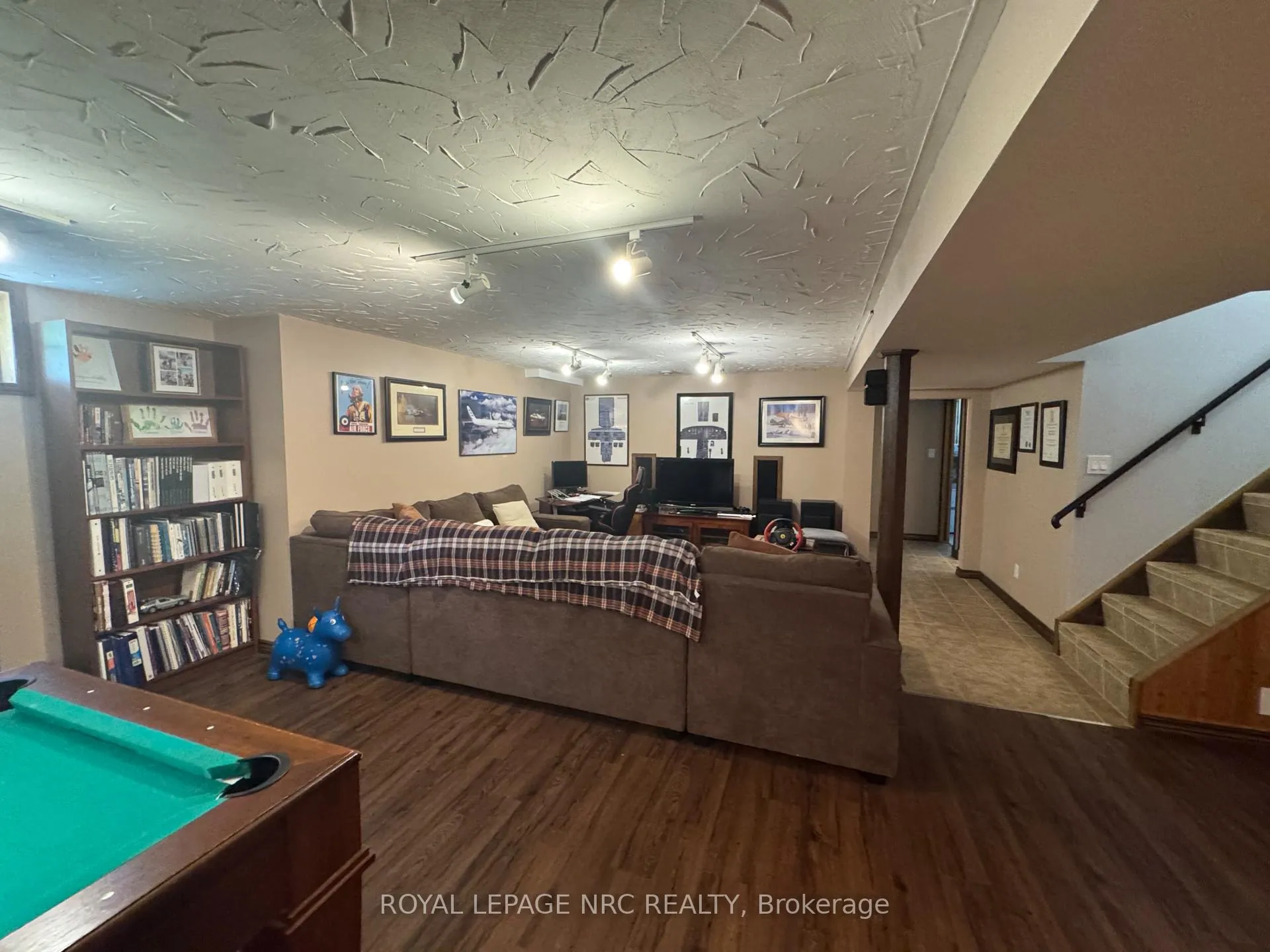 Photo 15 of 3 Clearview Heights, St. Catharines, Burleigh Hill — HOMEH