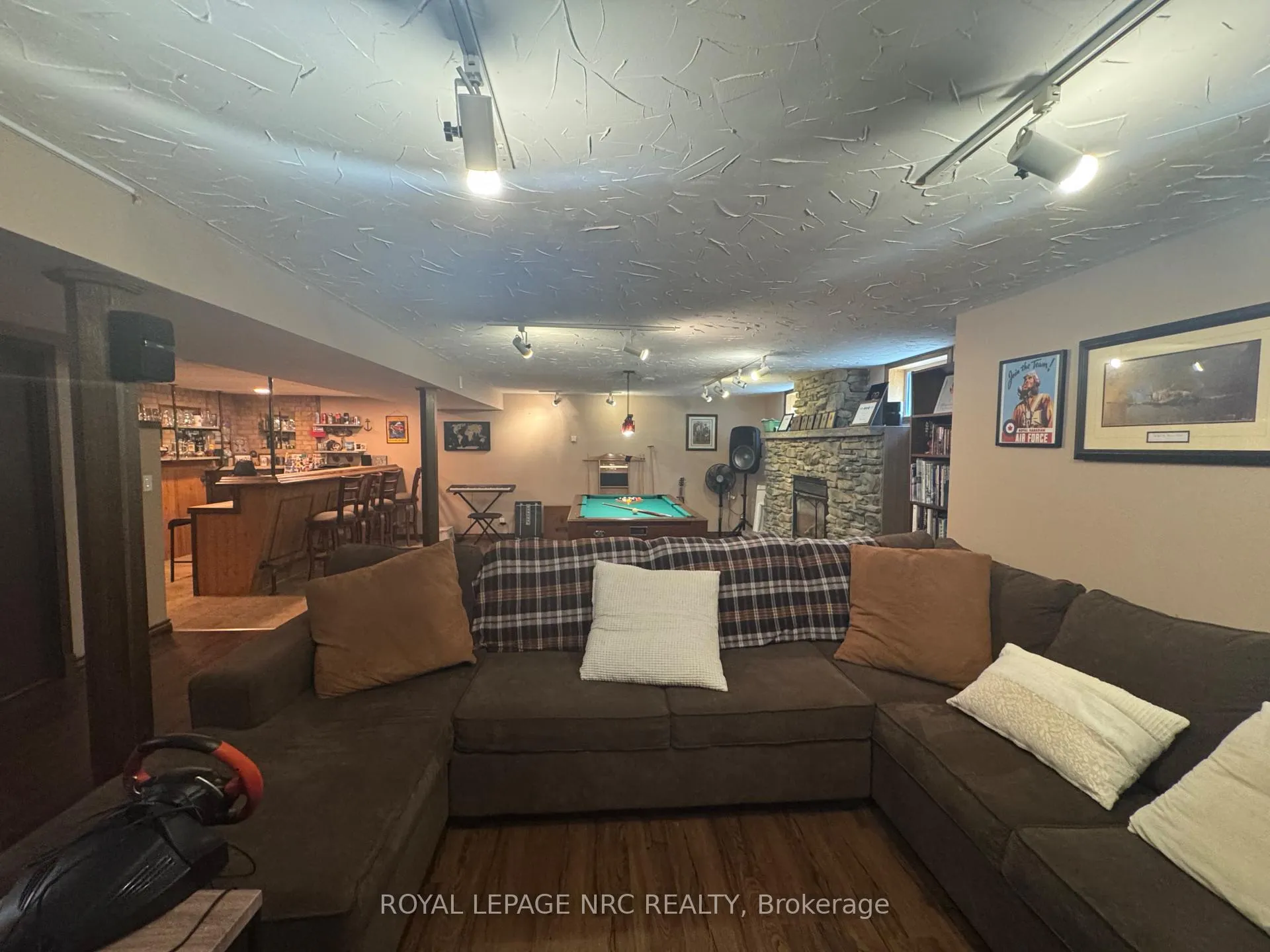 Photo 16 of 3 Clearview Heights, St. Catharines, Burleigh Hill — HOMEH