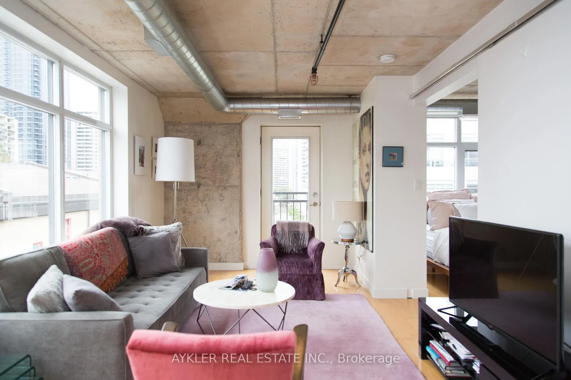Photo 6 of Unit 502, 10 Wellesley Place, Toronto, North St. James Town — HOMEH