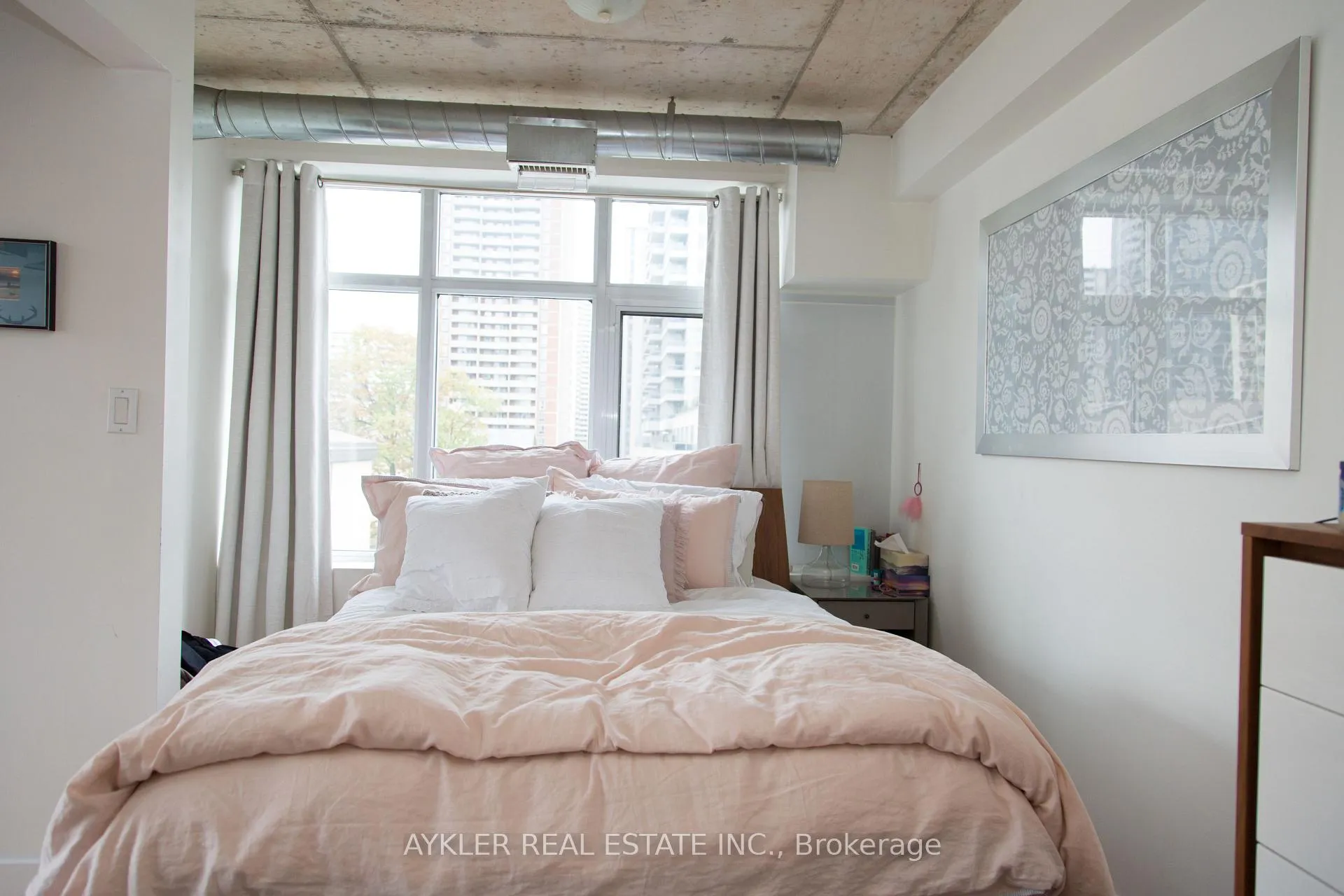 Photo 7 of Unit 502, 10 Wellesley Place, Toronto, North St. James Town — HOMEH