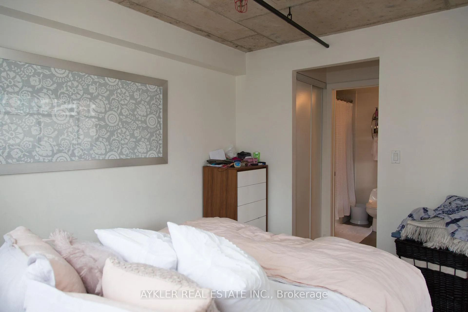 Photo 8 of Unit 502, 10 Wellesley Place, Toronto, North St. James Town — HOMEH