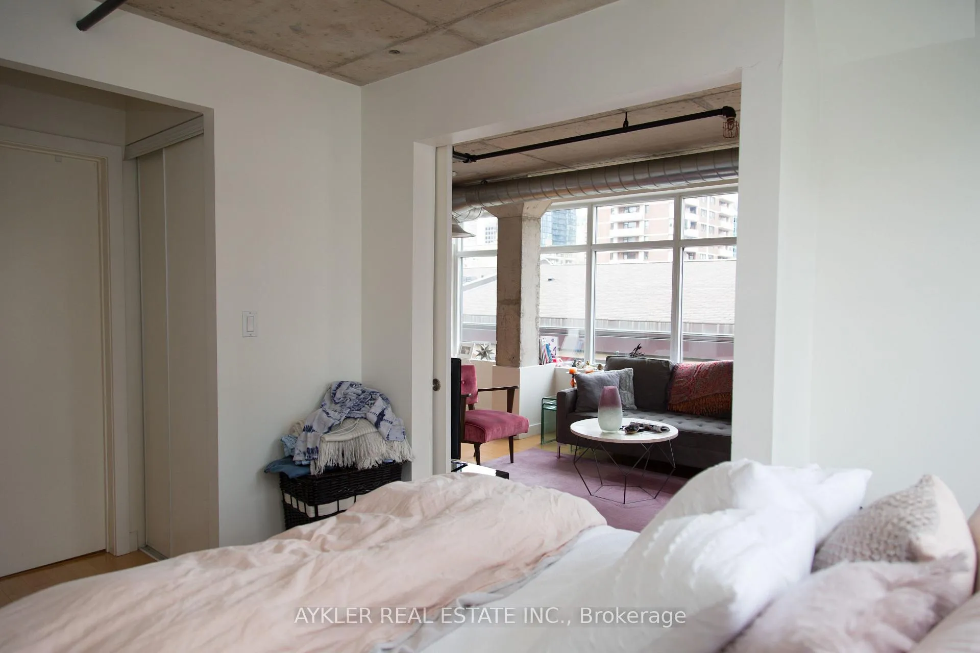 Photo 9 of Unit 502, 10 Wellesley Place, Toronto, North St. James Town — HOMEH