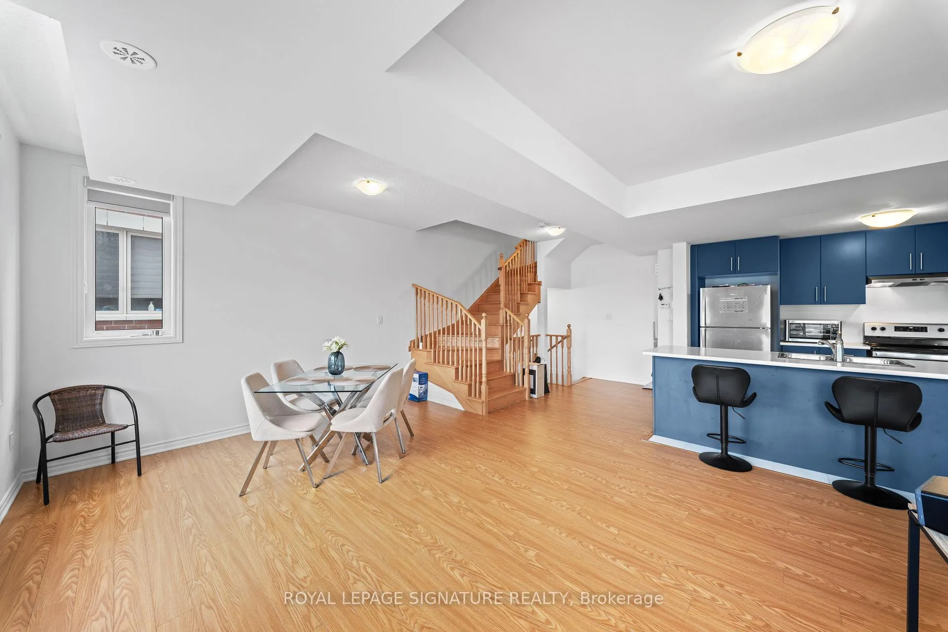 Photo 10 of 429 Dougall Avenue, Caledon, Rural Caledon — HOMEH