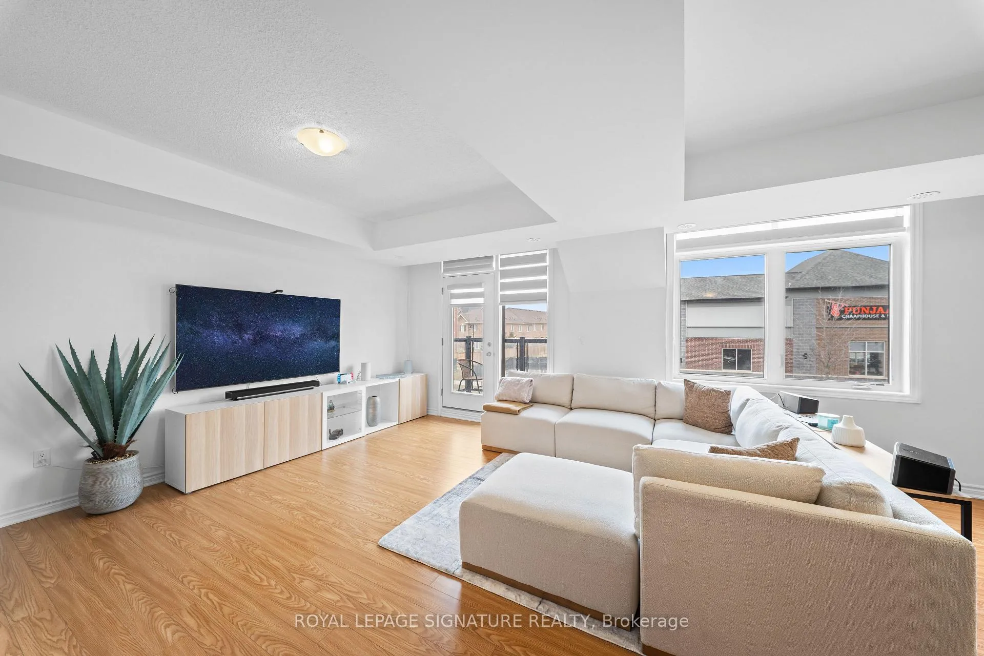 Photo 11 of 429 Dougall Avenue, Caledon, Rural Caledon — HOMEH