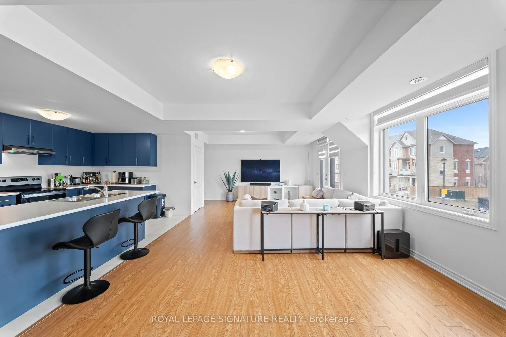 Photo 12 of 429 Dougall Avenue, Caledon, Rural Caledon — HOMEH
