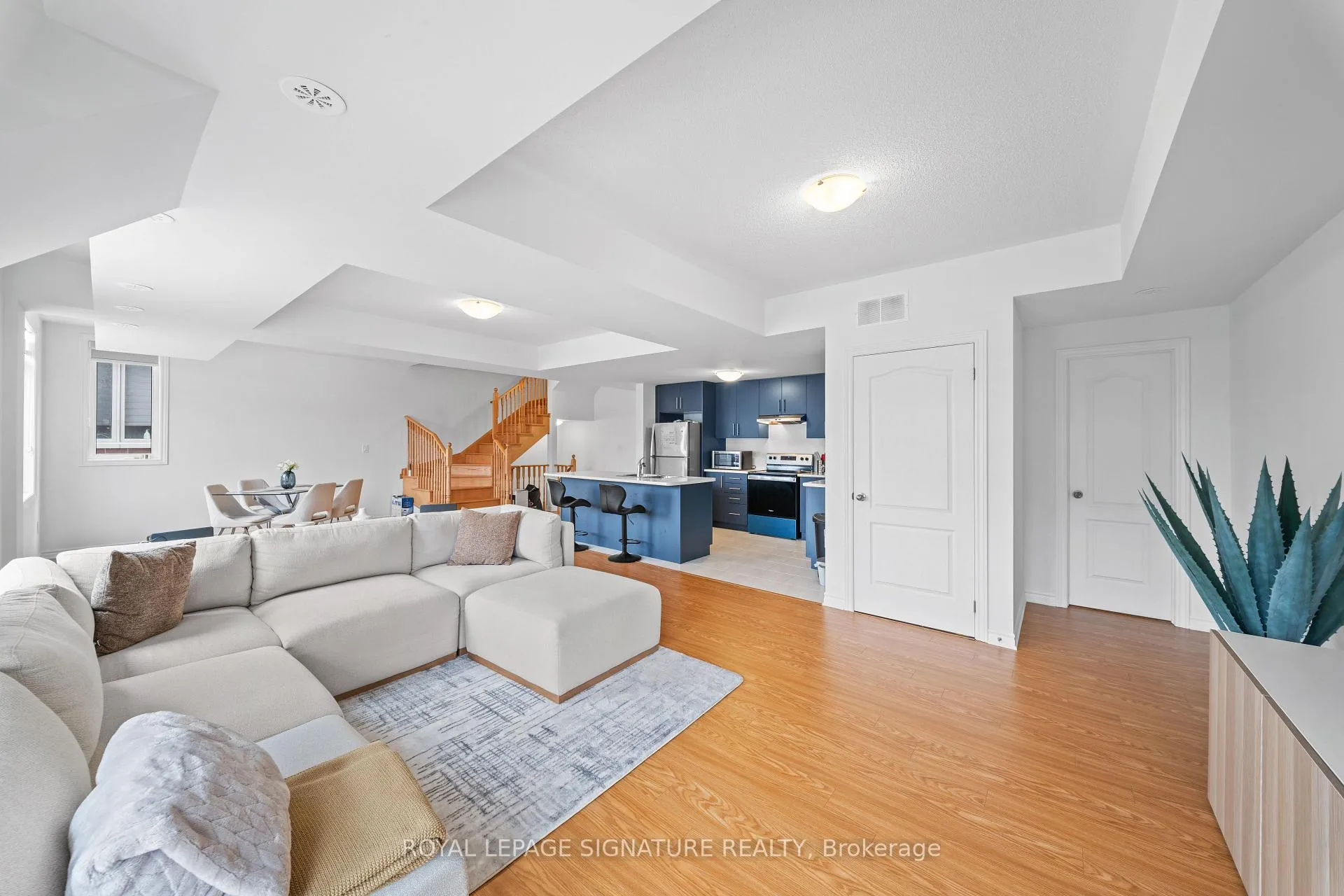 Photo 14 of 429 Dougall Avenue, Caledon, Rural Caledon — HOMEH