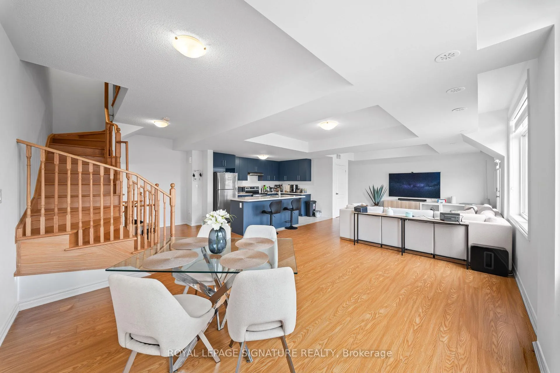 Photo 17 of 429 Dougall Avenue, Caledon, Rural Caledon — HOMEH