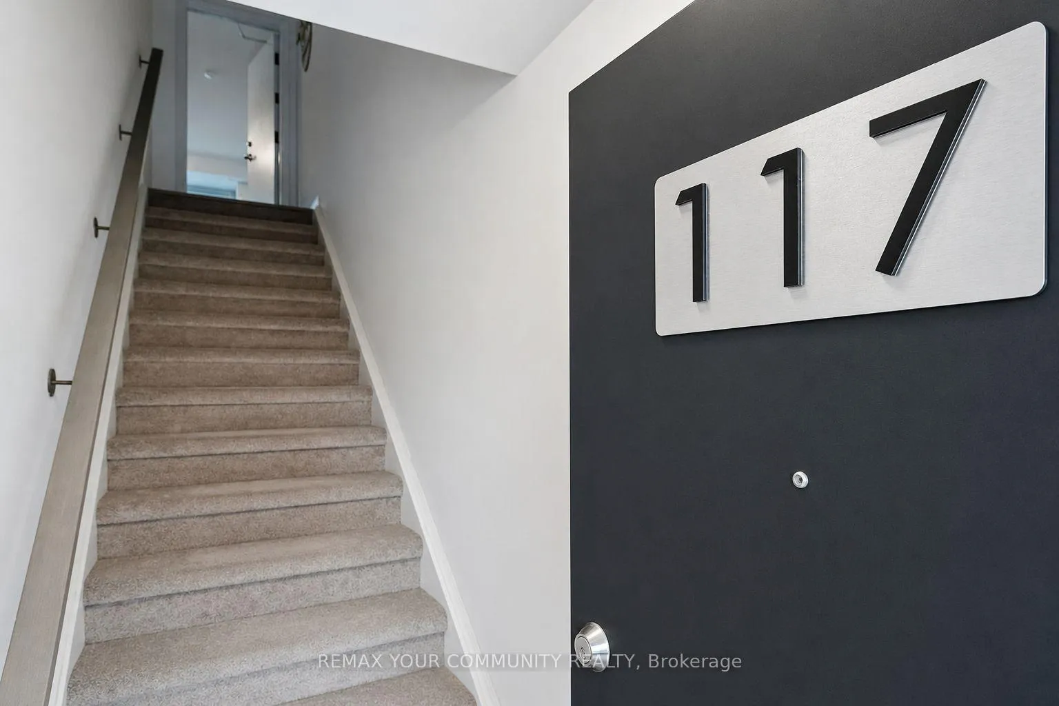 Photo 3 of 117 Appletree Lane, Barrie, Innis-Shore — HOMEH