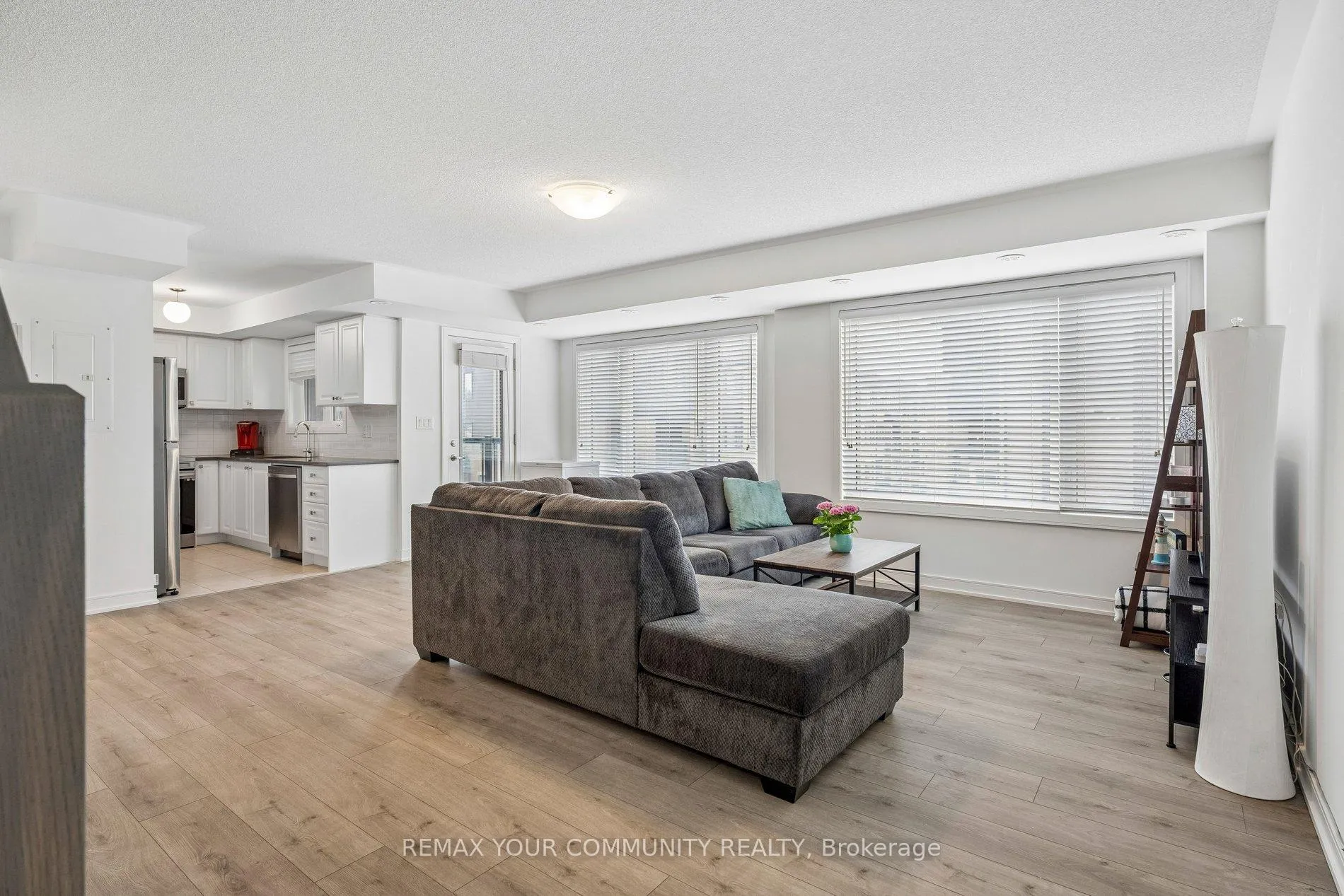 Photo 4 of 117 Appletree Lane, Barrie, Innis-Shore — HOMEH