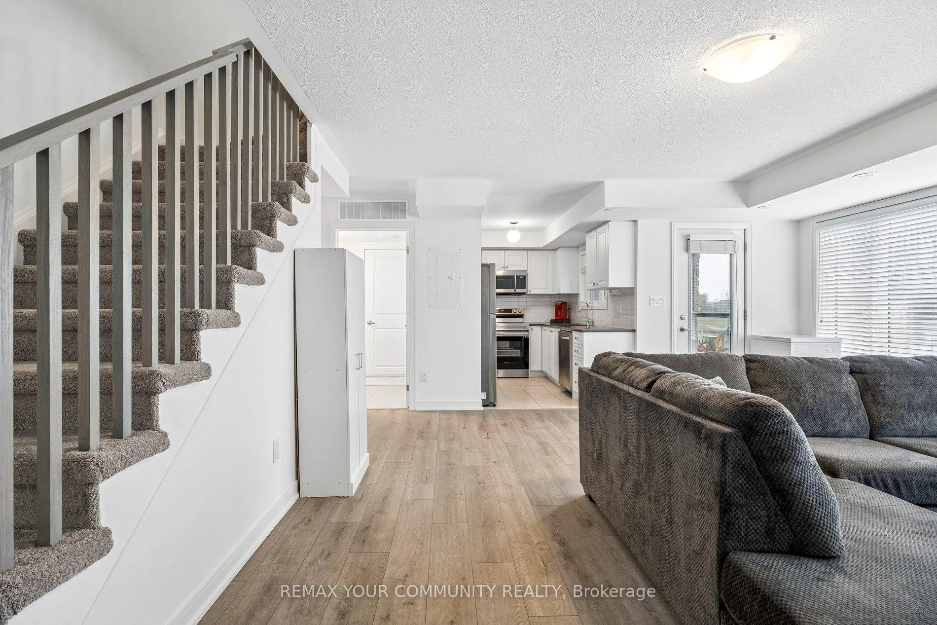 Photo 5 of 117 Appletree Lane, Barrie, Innis-Shore — HOMEH