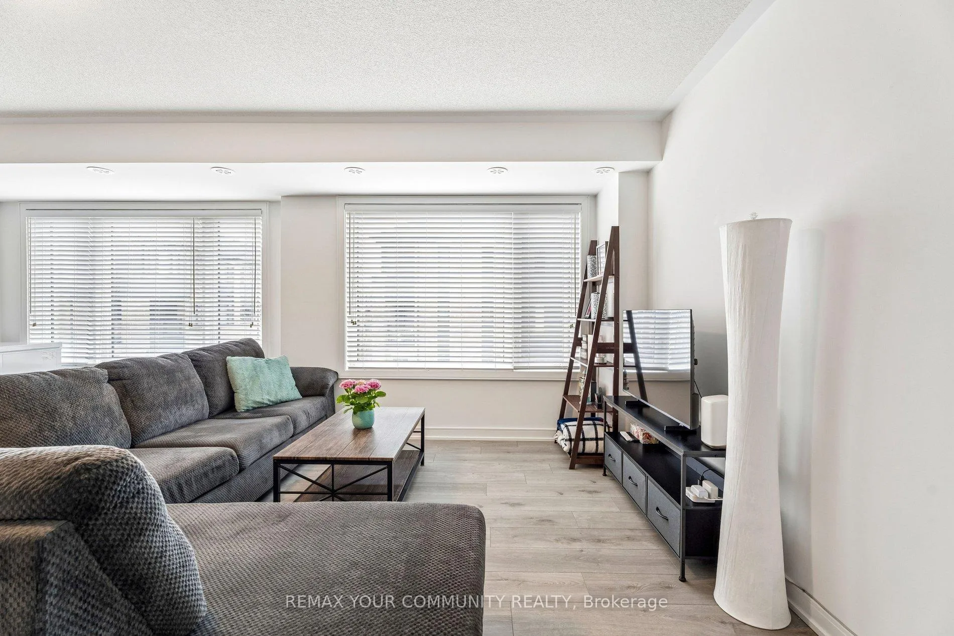 Photo 6 of 117 Appletree Lane, Barrie, Innis-Shore — HOMEH