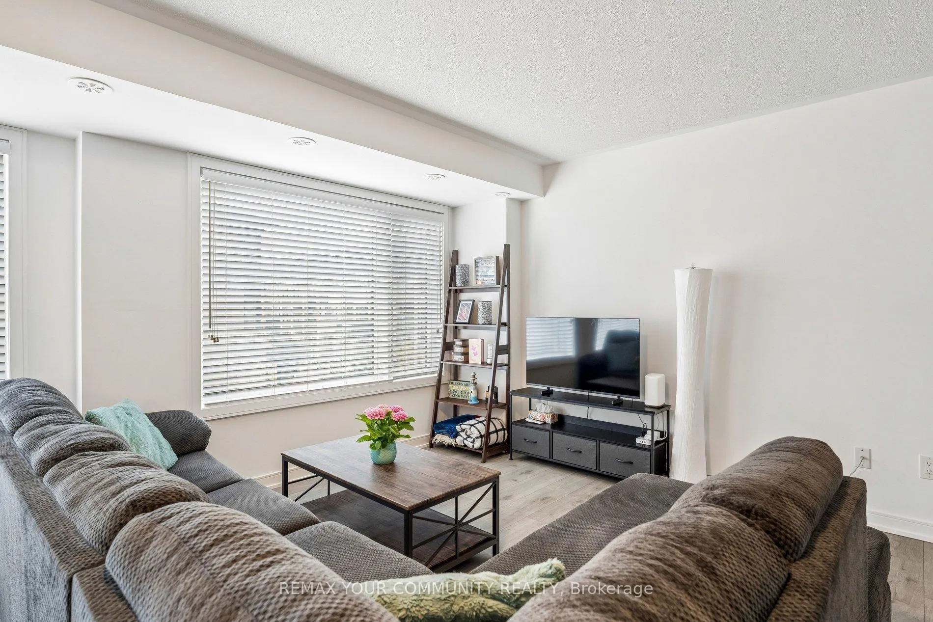 Photo 7 of 117 Appletree Lane, Barrie, Innis-Shore — HOMEH