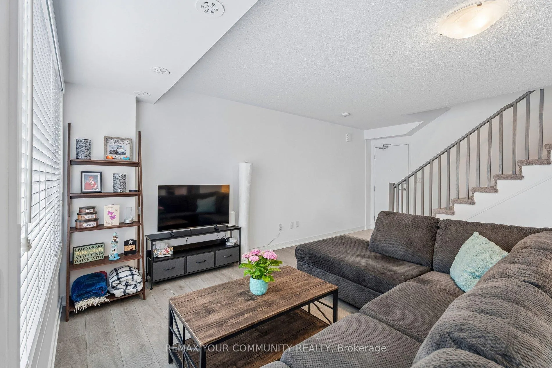 Photo 8 of 117 Appletree Lane, Barrie, Innis-Shore — HOMEH