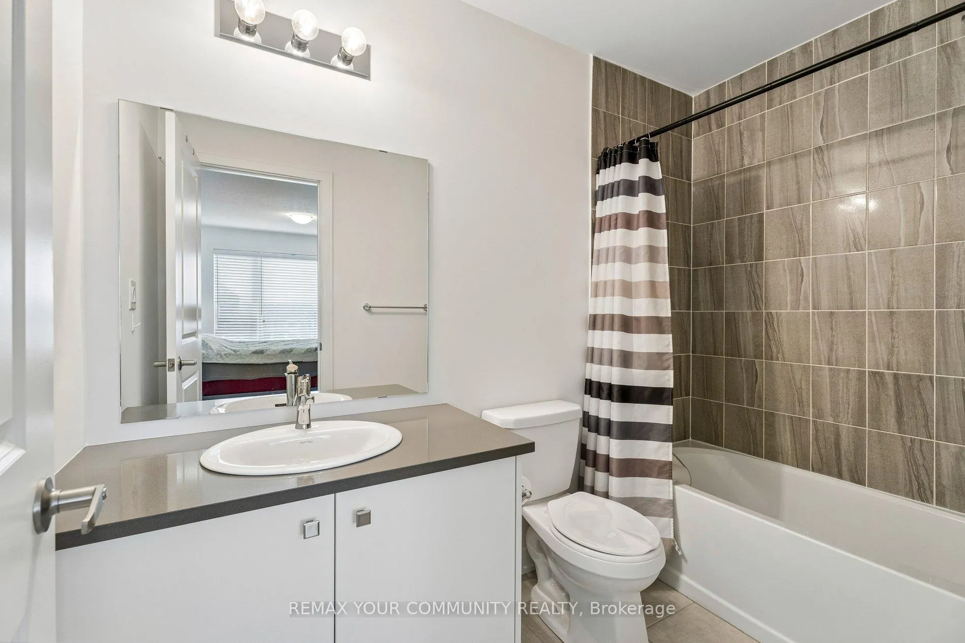Photo 26 of 117 Appletree Lane, Barrie, Innis-Shore — HOMEH