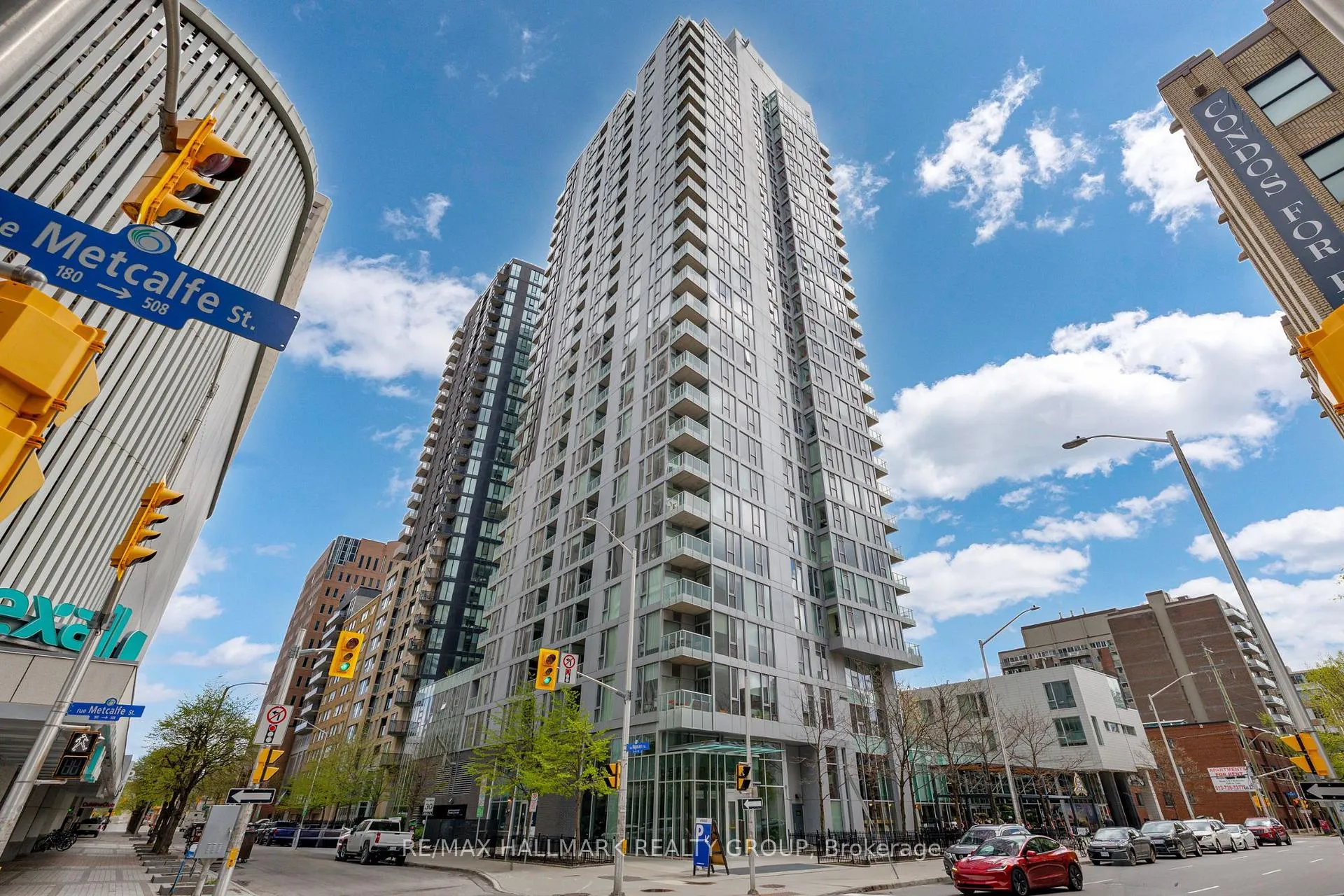 Front of Unit 2304, 179 Metcalfe Street