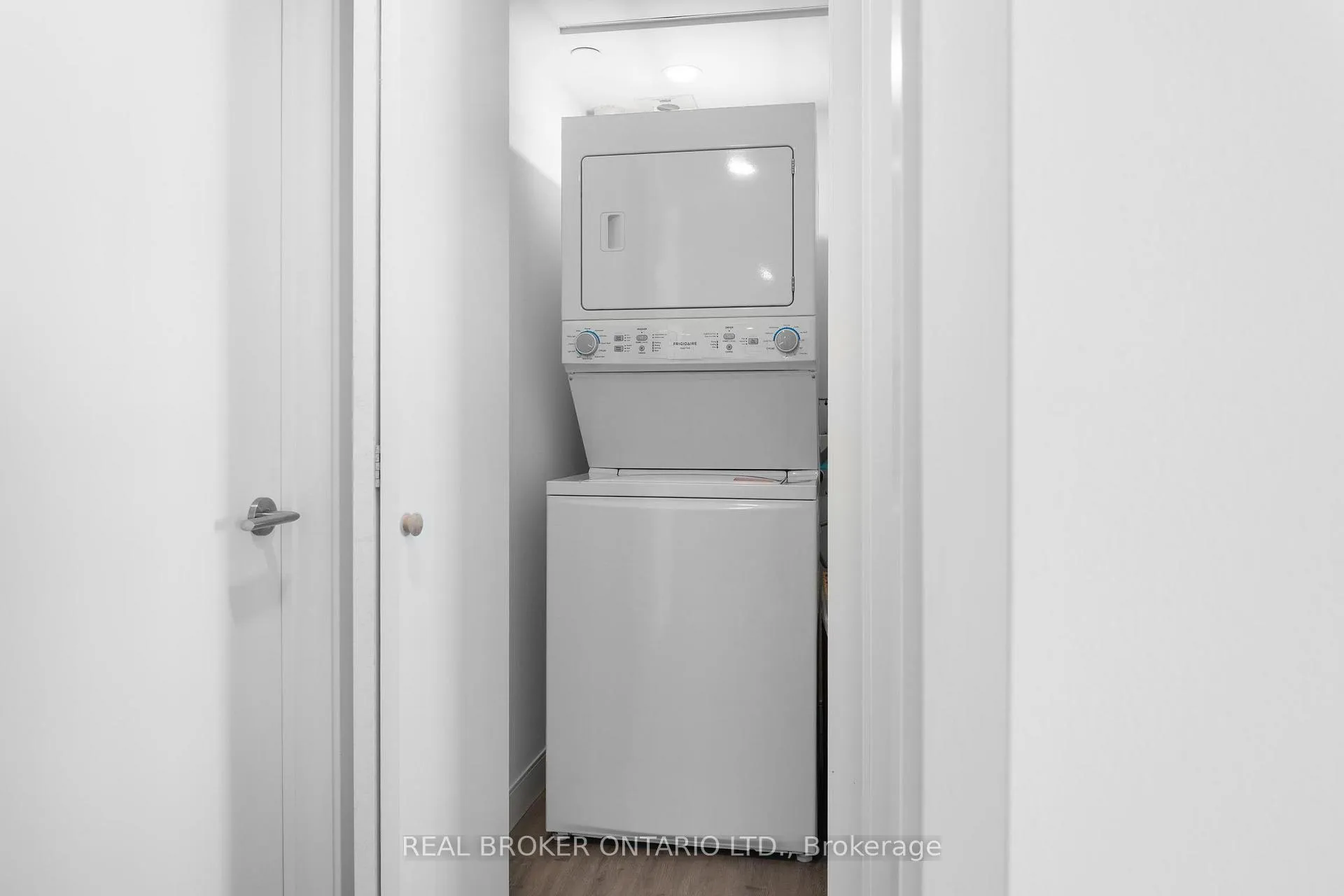 Photo 6 of Unit 415, 100 Manett Crescent, Brampton, Brampton West — HOMEH