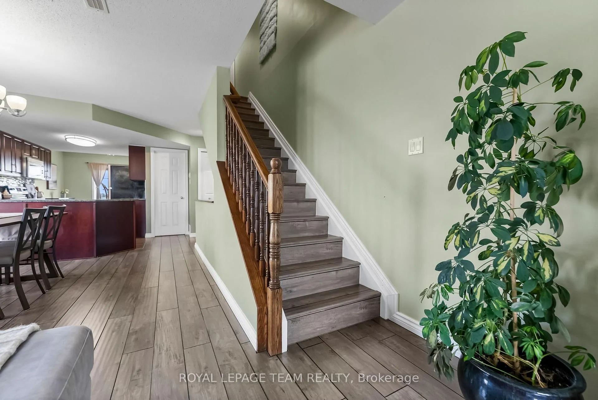 Photo 11 of 368 Crownridge Drive, Ottawa, Kanata - Emerald Meadows/Trailwest — HOMEH