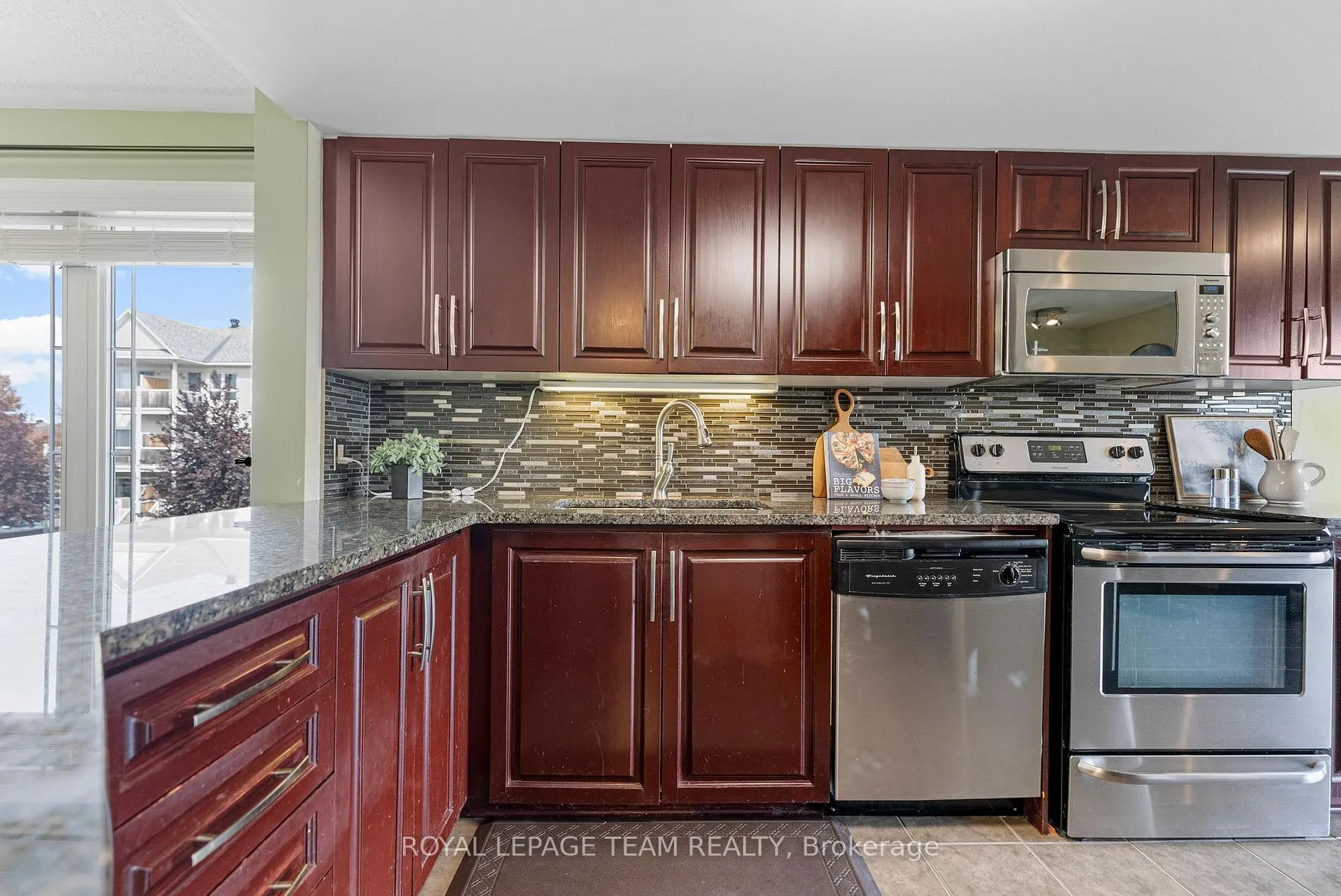 Photo 14 of 368 Crownridge Drive, Ottawa, Kanata - Emerald Meadows/Trailwest — HOMEH