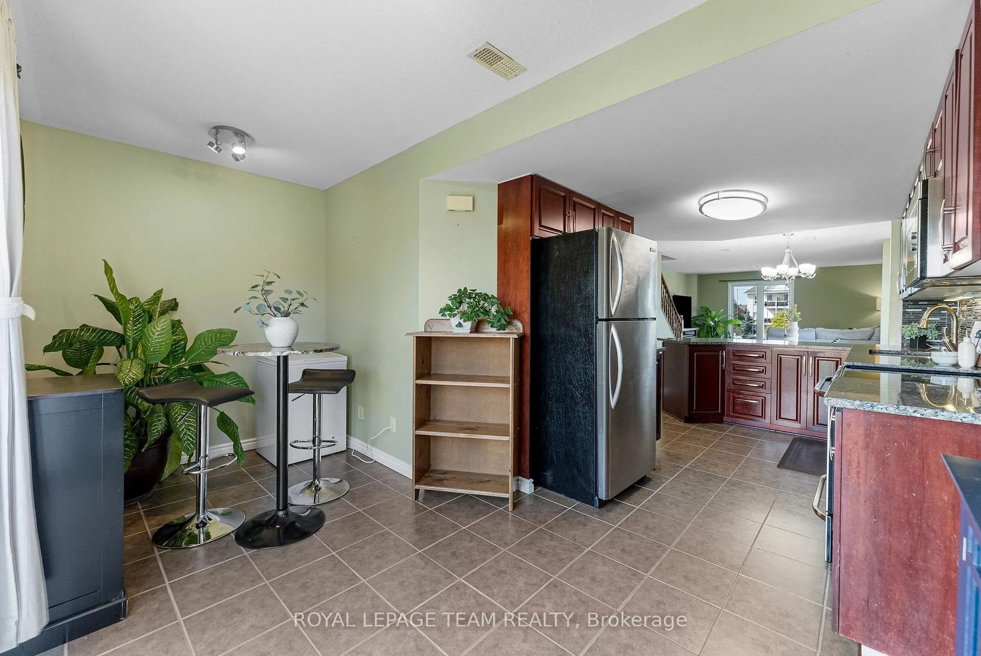 Photo 18 of 368 Crownridge Drive, Ottawa, Kanata - Emerald Meadows/Trailwest — HOMEH