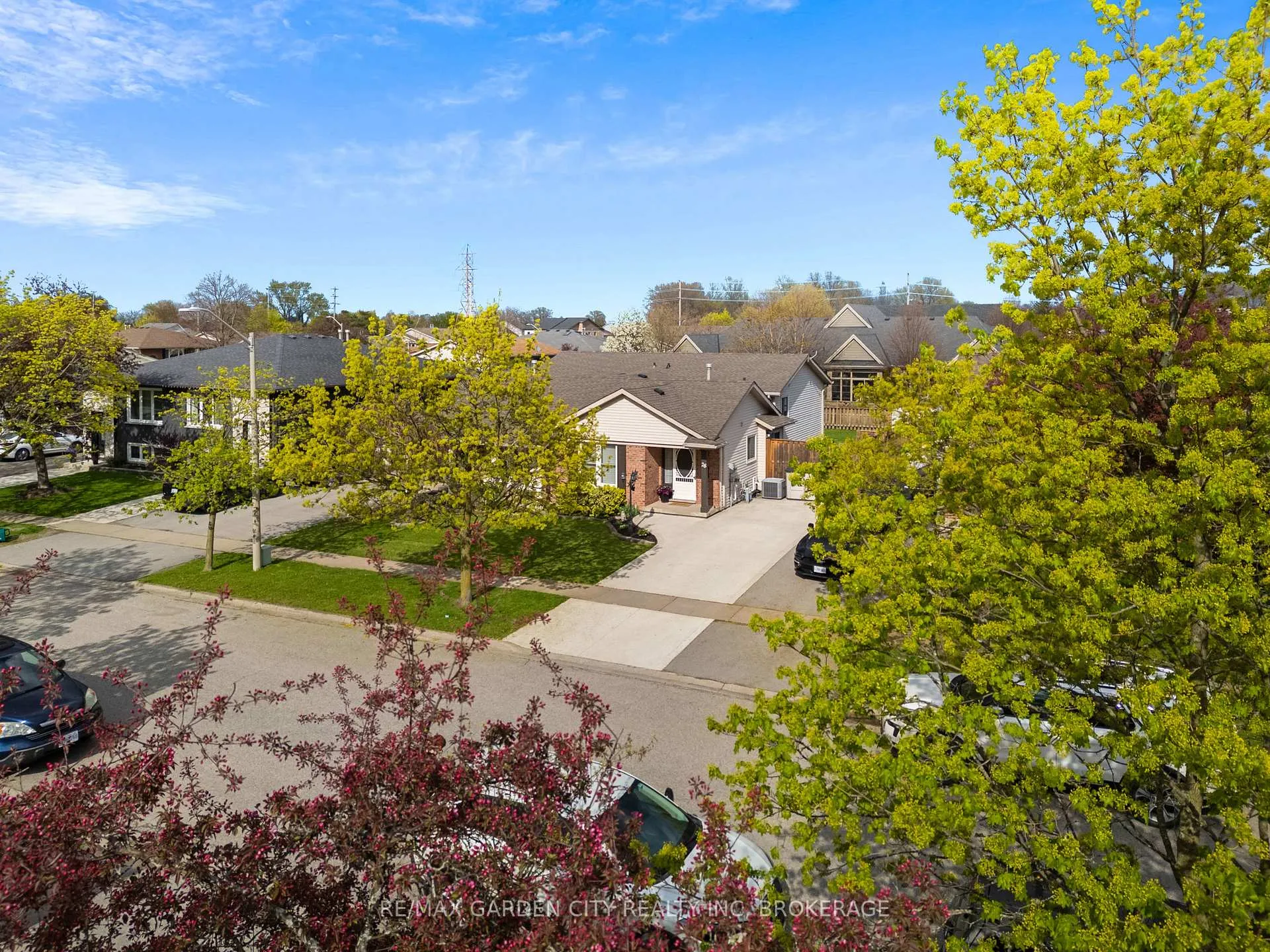 Photo 1 of 28 Fox Trail Drive, St. Catharines, Rykert/Vansickle — HOMEH