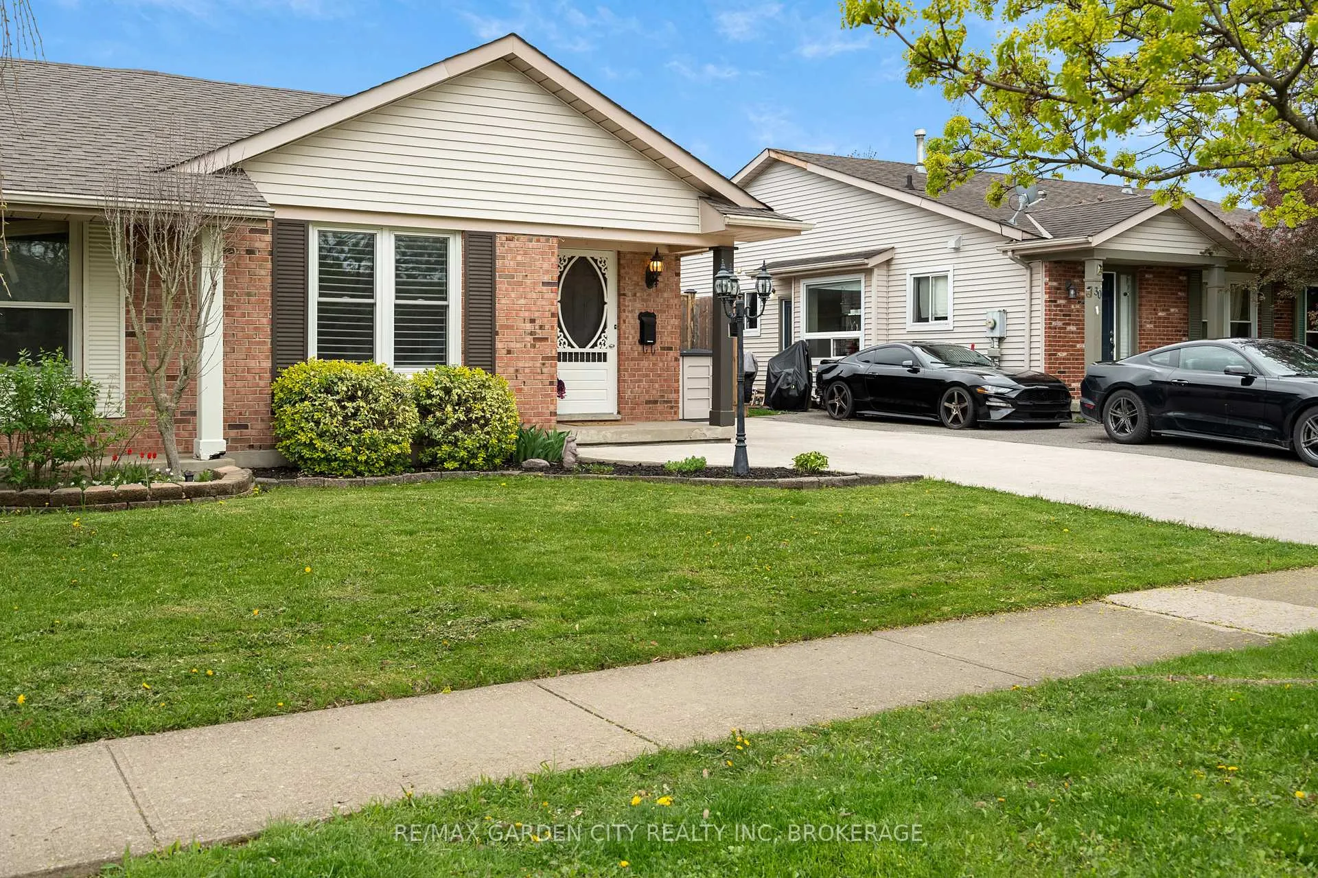Photo 4 of 28 Fox Trail Drive, St. Catharines, Rykert/Vansickle — HOMEH