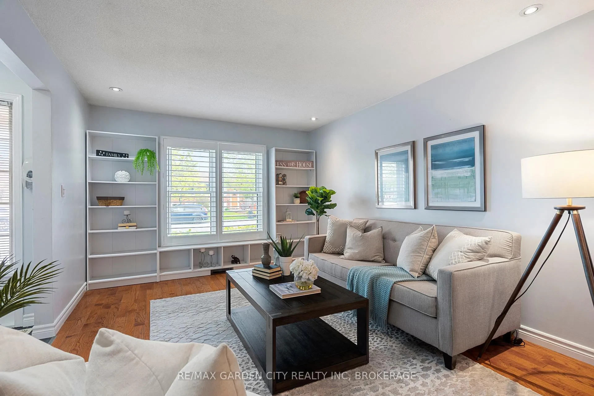 Photo 8 of 28 Fox Trail Drive, St. Catharines, Rykert/Vansickle — HOMEH