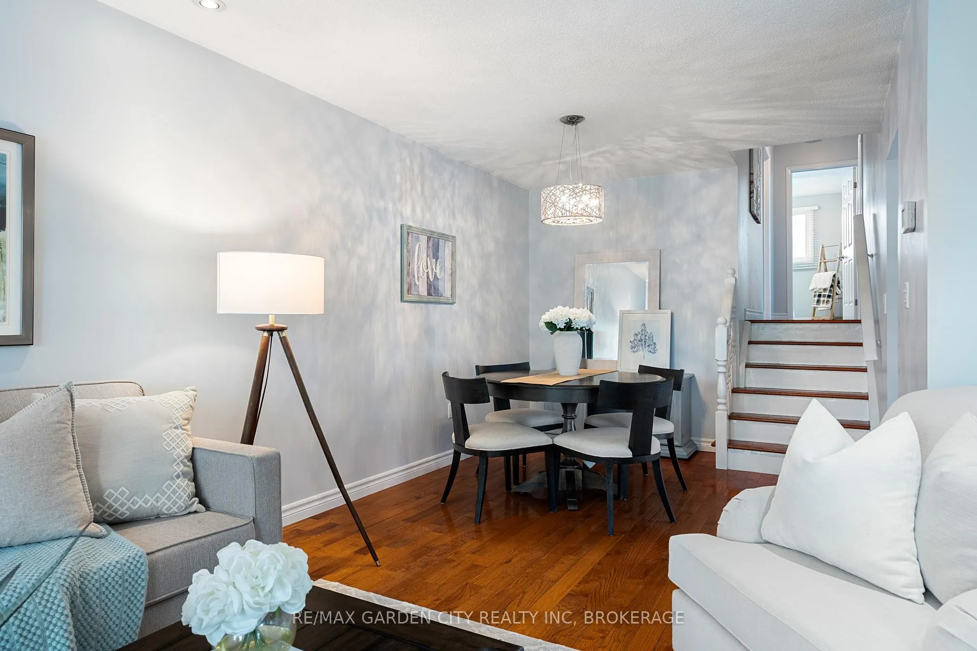 Photo 10 of 28 Fox Trail Drive, St. Catharines, Rykert/Vansickle — HOMEH