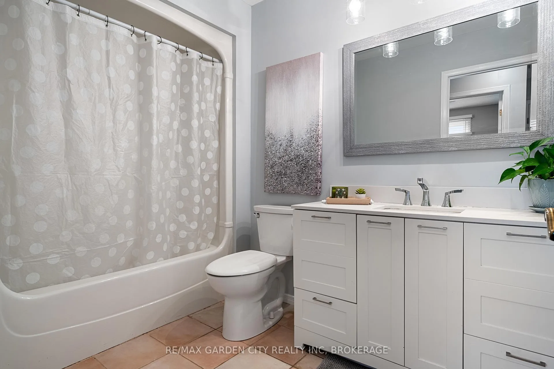 Photo 24 of 28 Fox Trail Drive, St. Catharines, Rykert/Vansickle — HOMEH