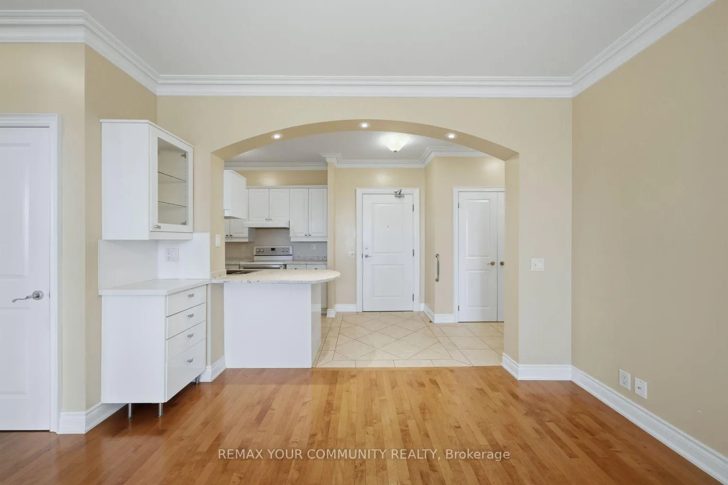 Photo 3 of Unit 313, 9519 Keele Street, Vaughan, Maple — HOMEH