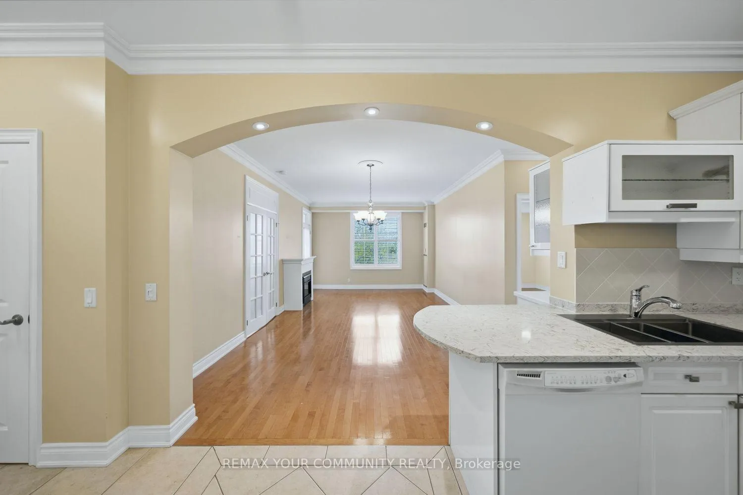 Photo 5 of Unit 313, 9519 Keele Street, Vaughan, Maple — HOMEH