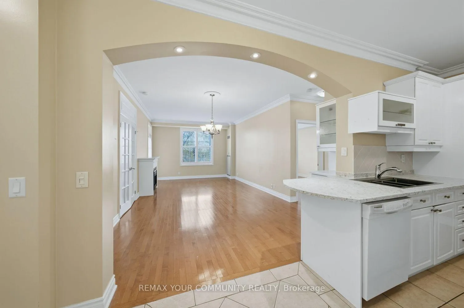 Photo 6 of Unit 313, 9519 Keele Street, Vaughan, Maple — HOMEH