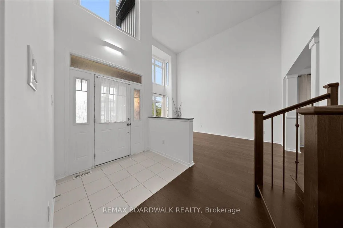 Photo 3 of 333 Haliburton Heights, Ottawa, Kanata - Emerald Meadows/Trailwest — HOMEH
