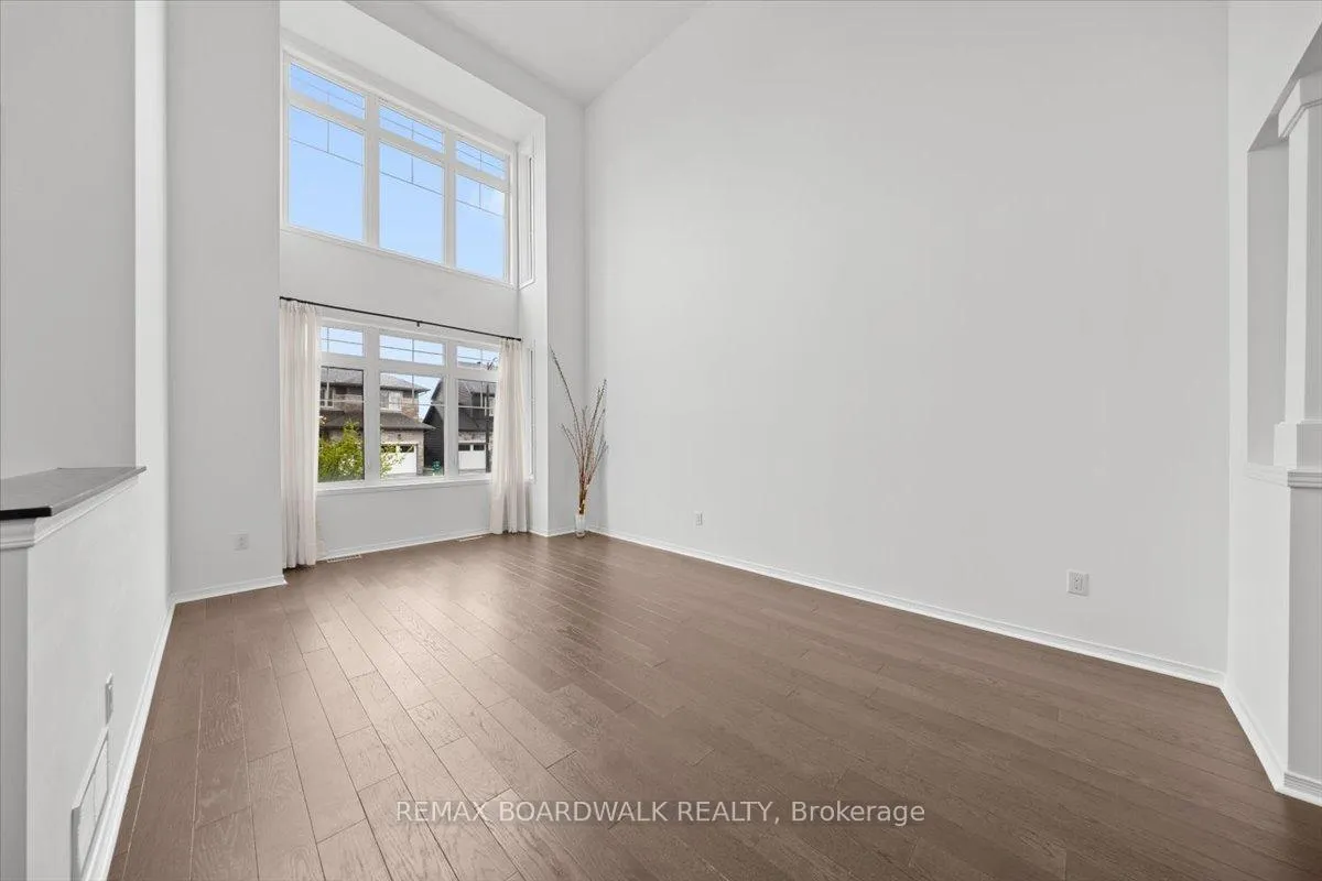 Photo 5 of 333 Haliburton Heights, Ottawa, Kanata - Emerald Meadows/Trailwest — HOMEH