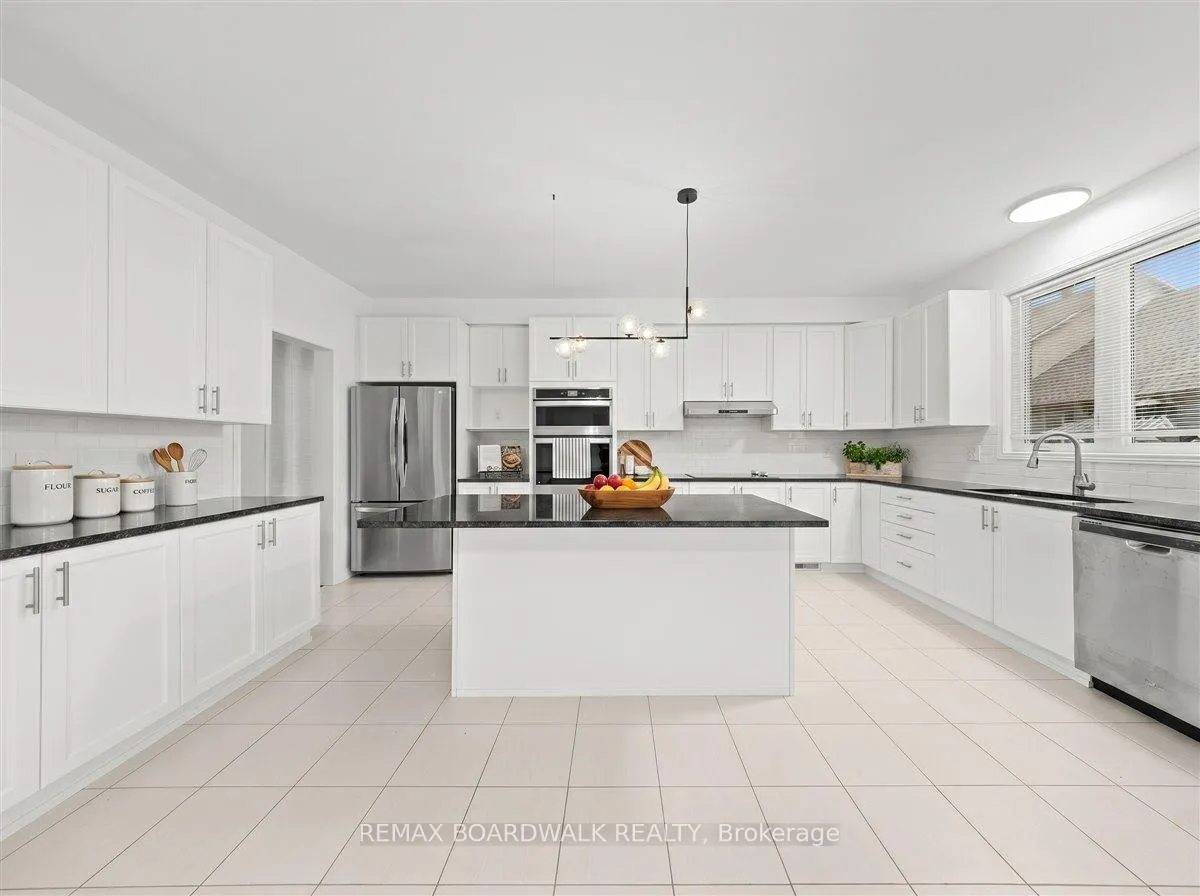 Photo 10 of 333 Haliburton Heights, Ottawa, Kanata - Emerald Meadows/Trailwest — HOMEH