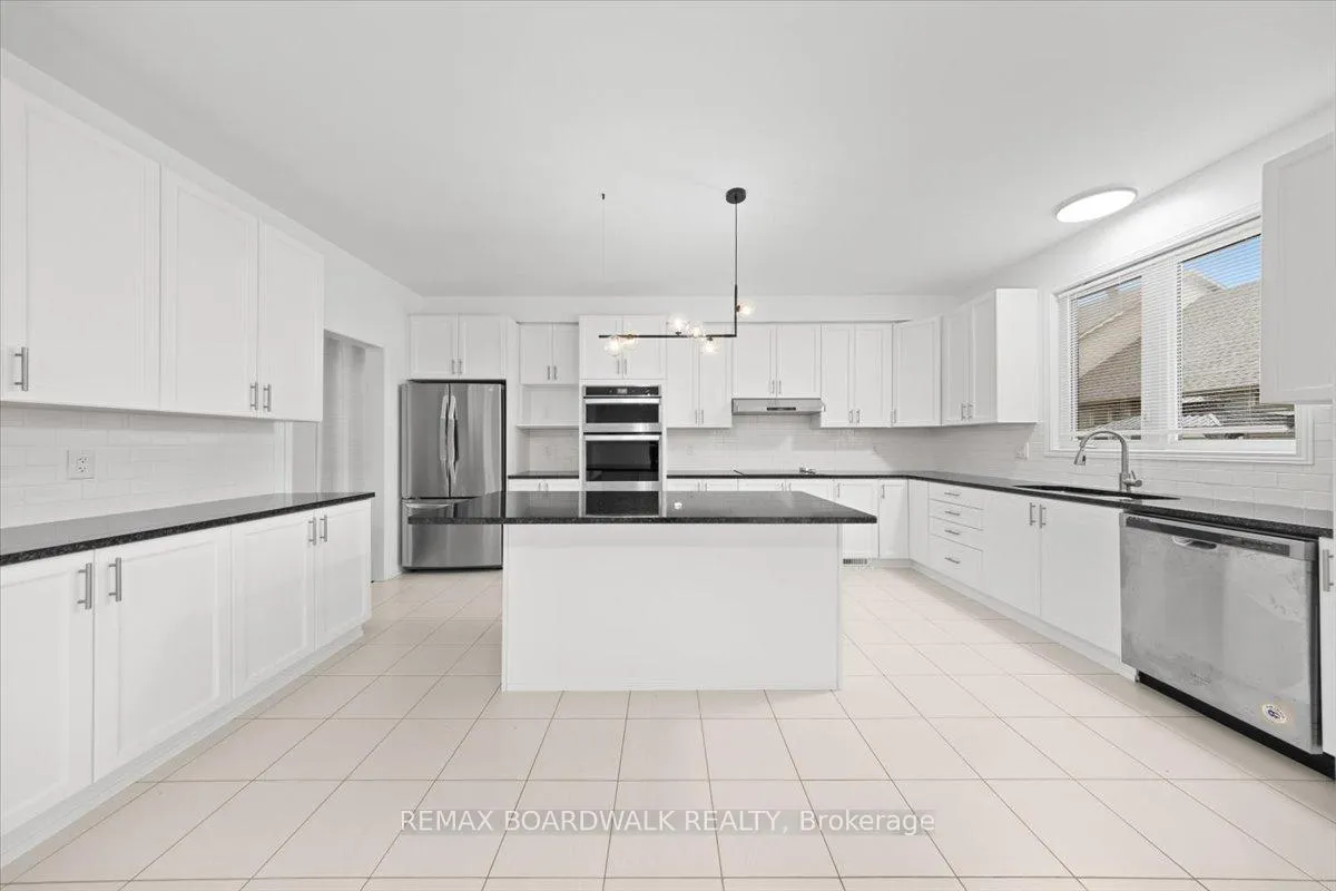 Photo 11 of 333 Haliburton Heights, Ottawa, Kanata - Emerald Meadows/Trailwest — HOMEH