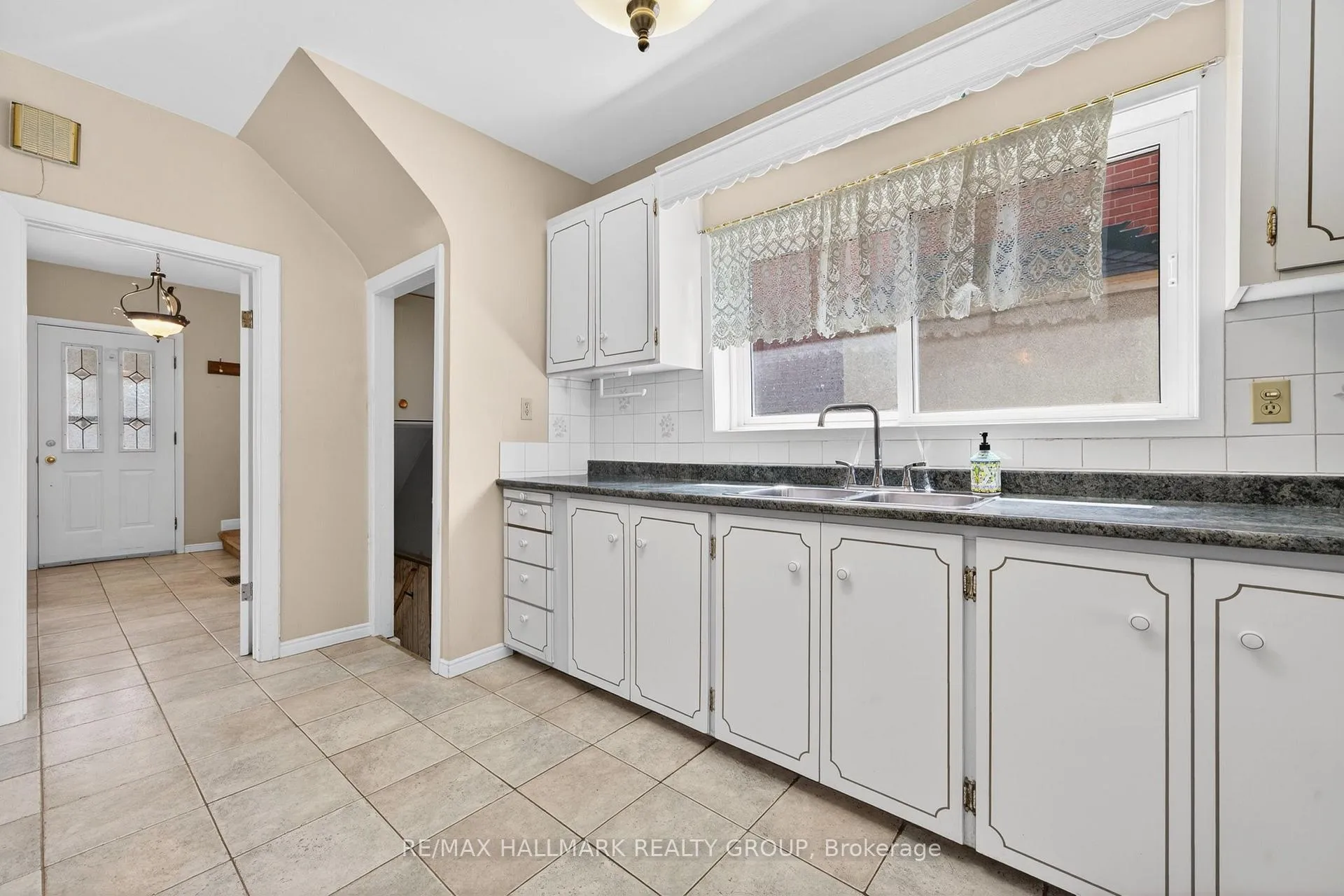 Photo 19 of 104 Grange Avenue, Ottawa, Ottawa West — HOMEH