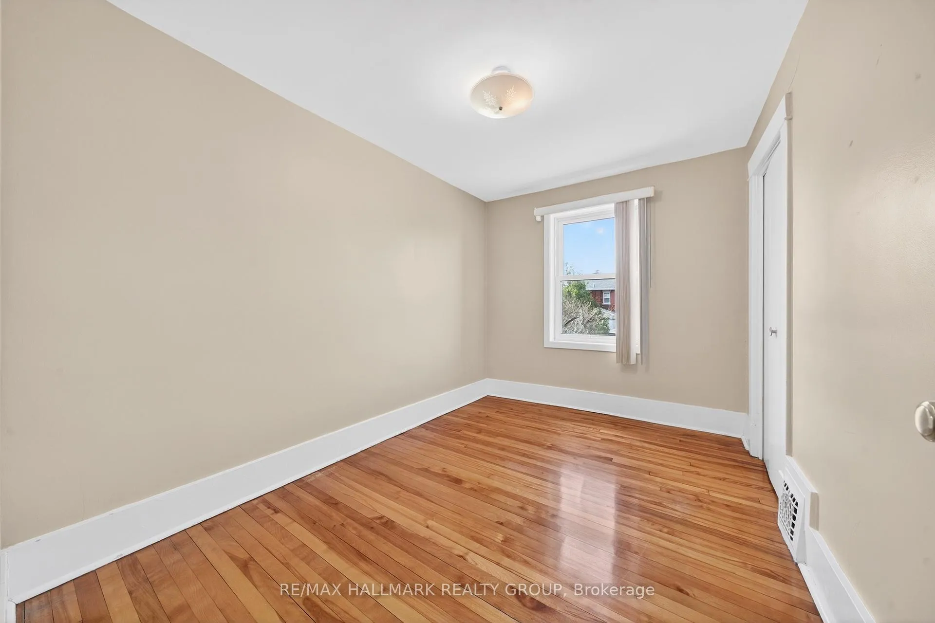 Photo 30 of 104 Grange Avenue, Ottawa, Ottawa West — HOMEH