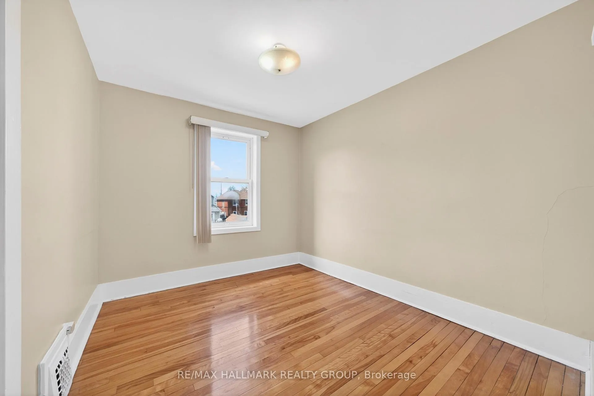 Photo 32 of 104 Grange Avenue, Ottawa, Ottawa West — HOMEH