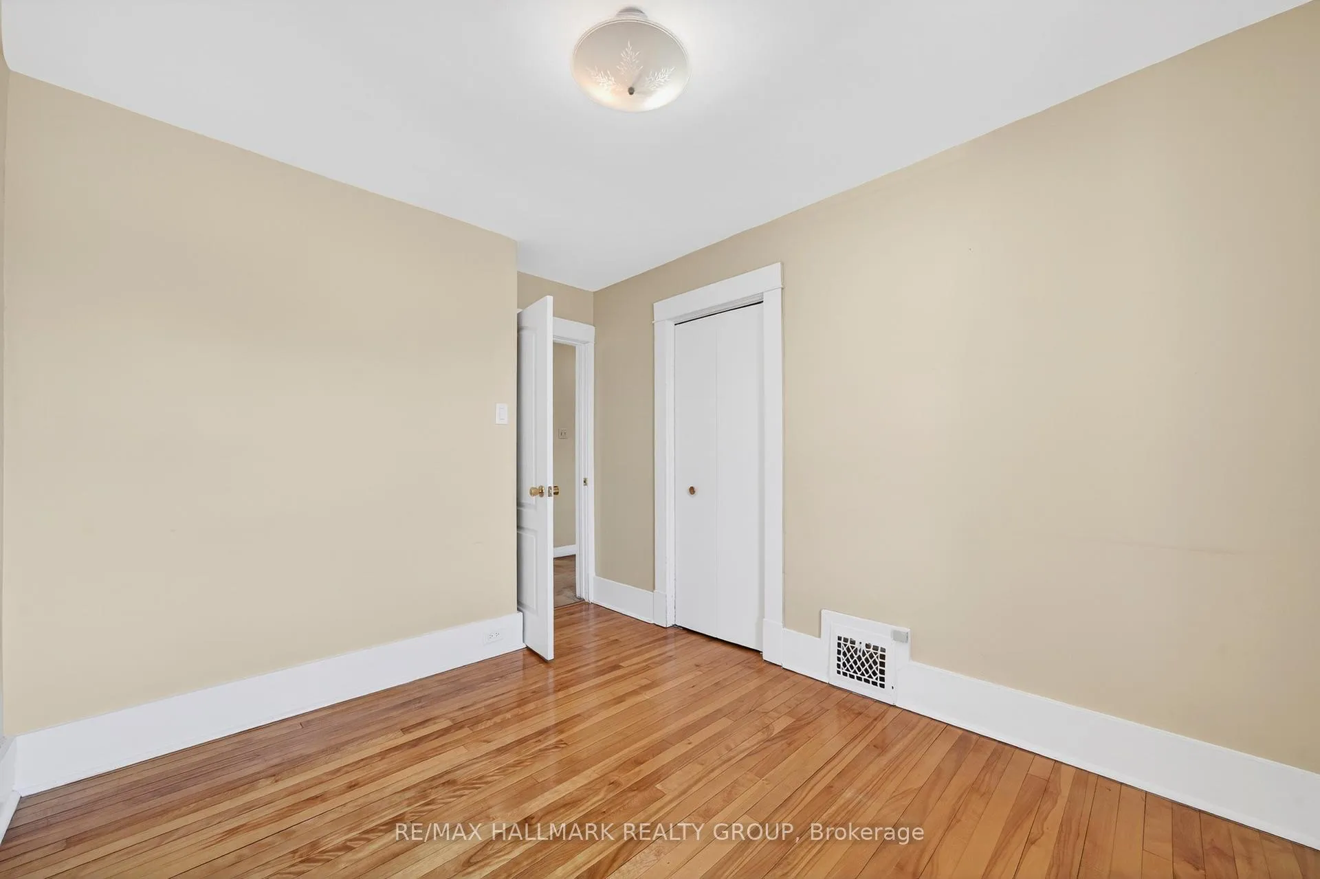 Photo 33 of 104 Grange Avenue, Ottawa, Ottawa West — HOMEH