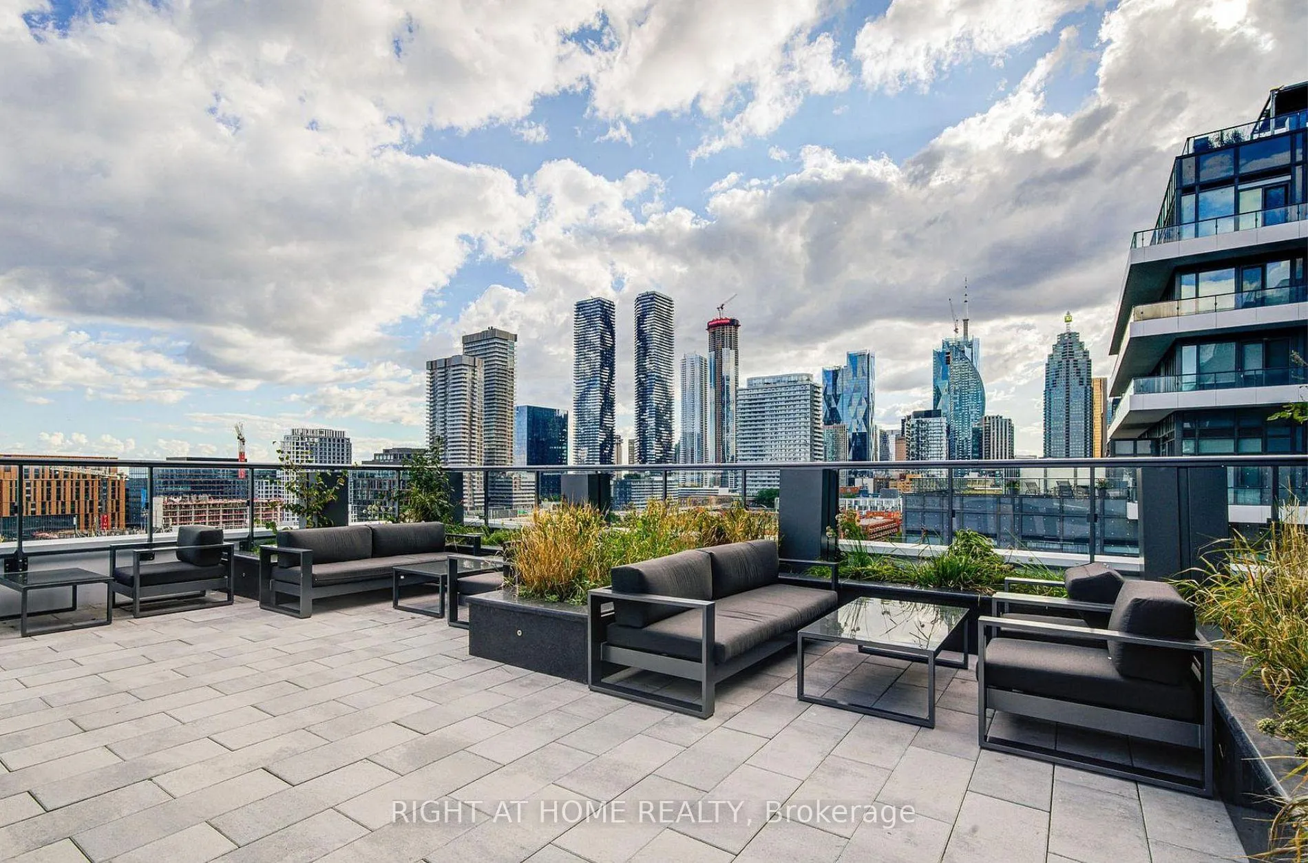 Photo 3 of Unit 2815 E, 70 Princess Street E, Toronto, Waterfront Communities — HOMEH