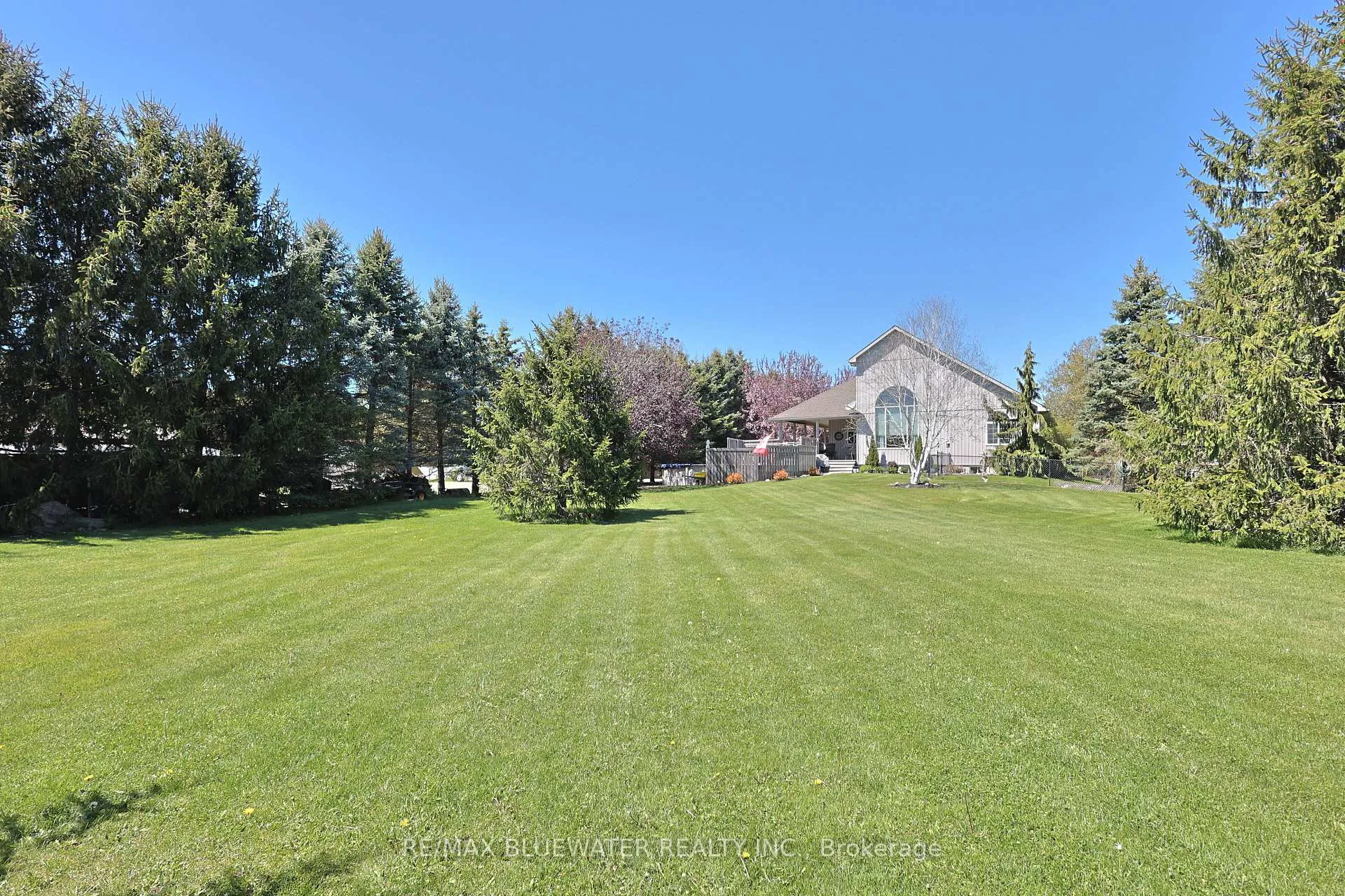 Photo 2 of 295 Main Street, Lambton Shores, Thedford — HOMEH