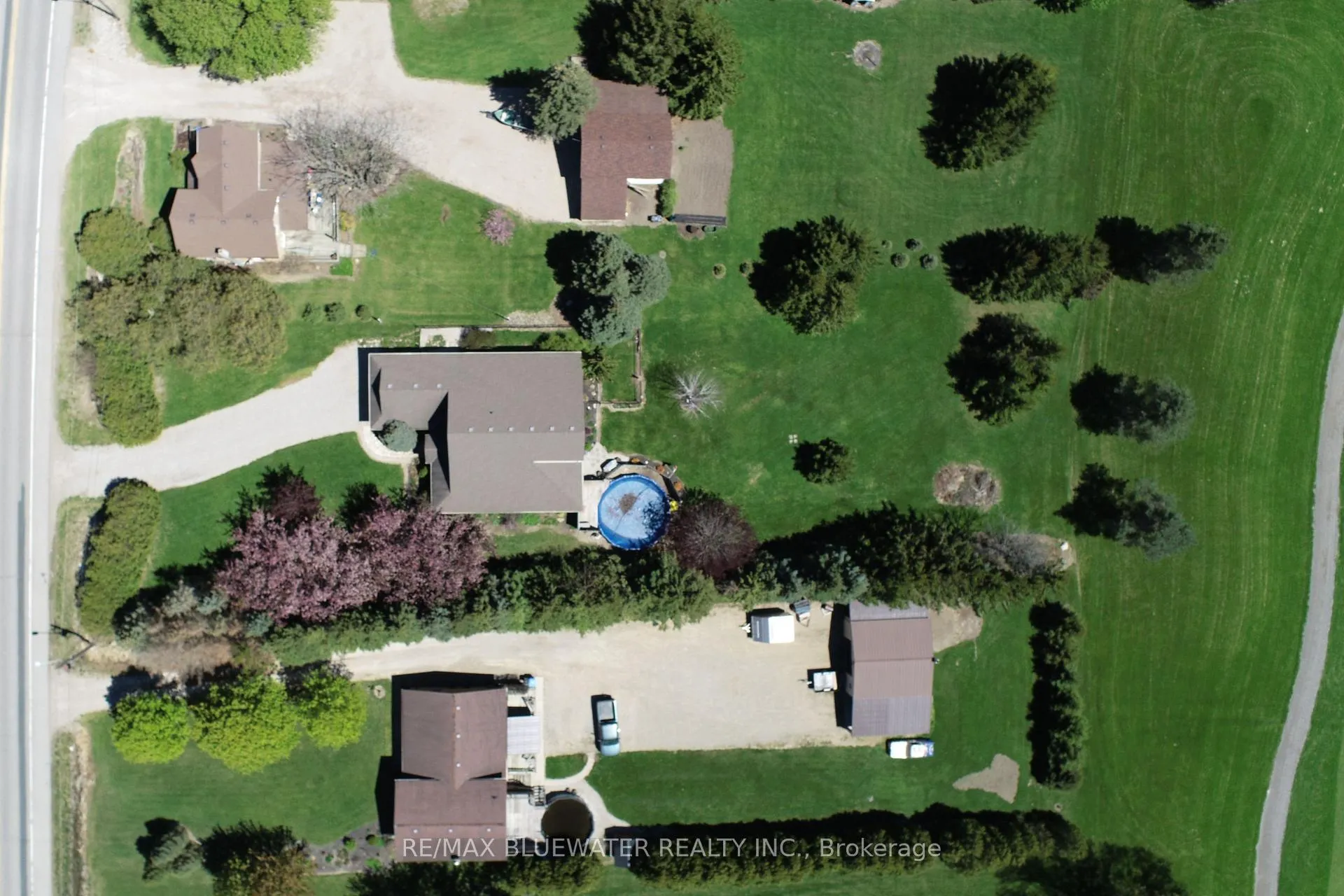 Photo 3 of 295 Main Street, Lambton Shores, Thedford — HOMEH